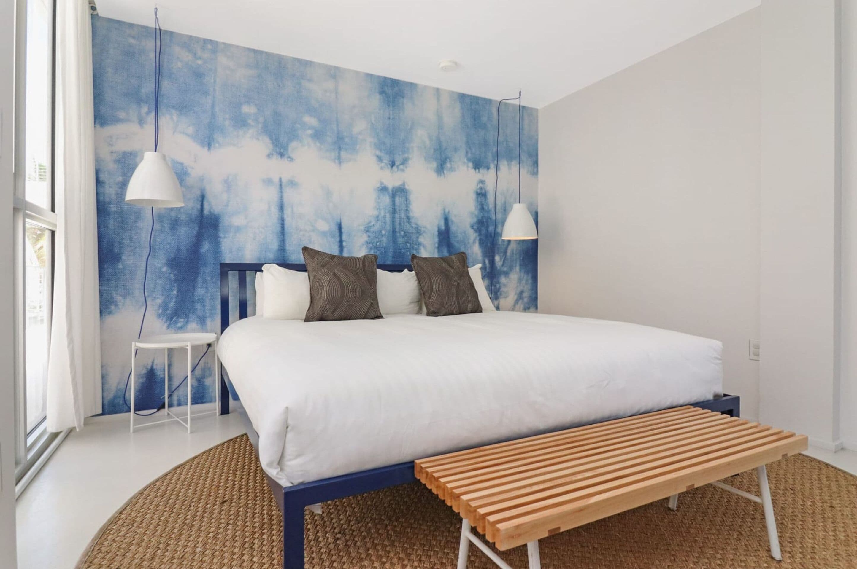 Roami At 250 Collins