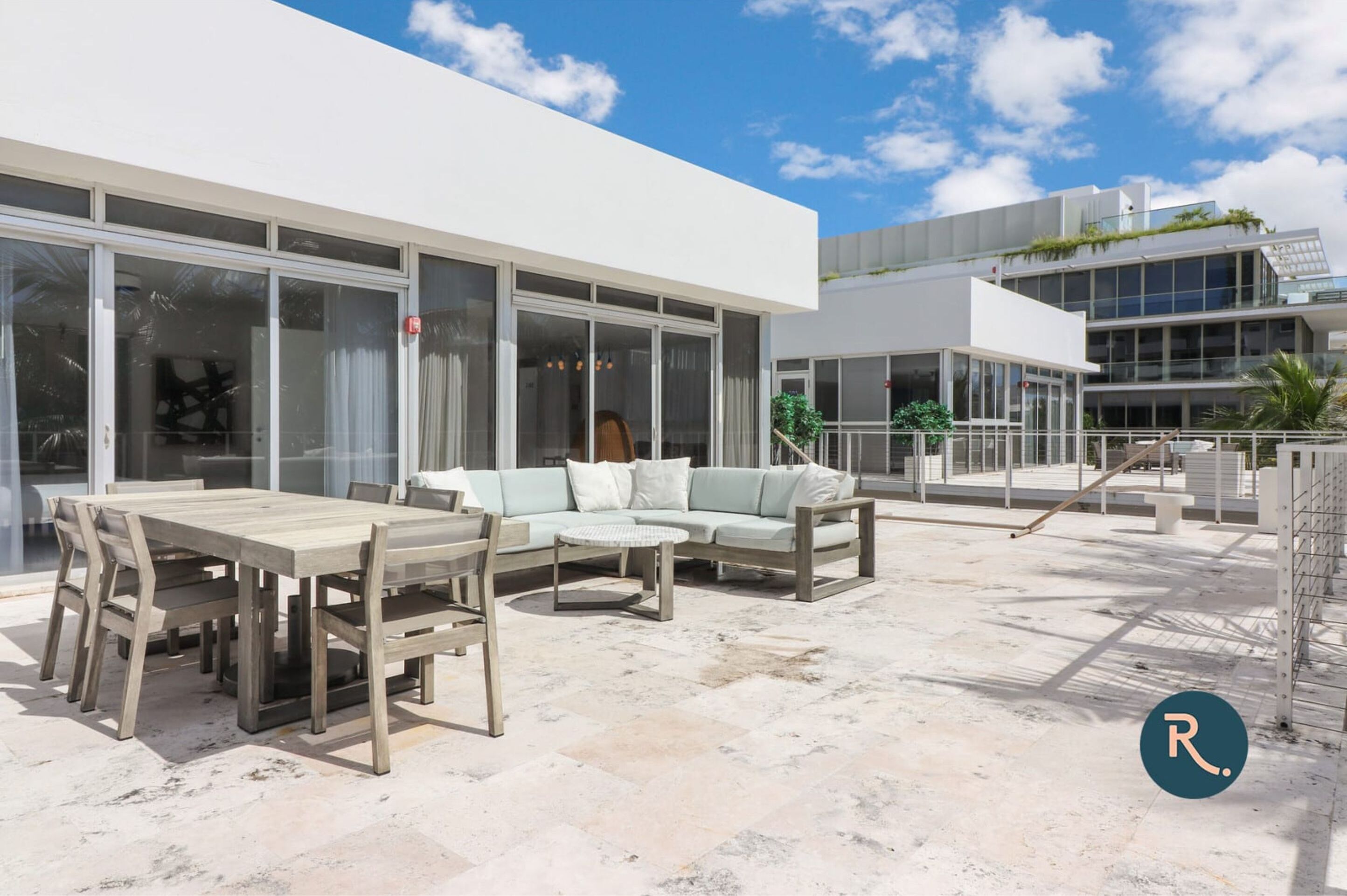 Roami At 250 Collins