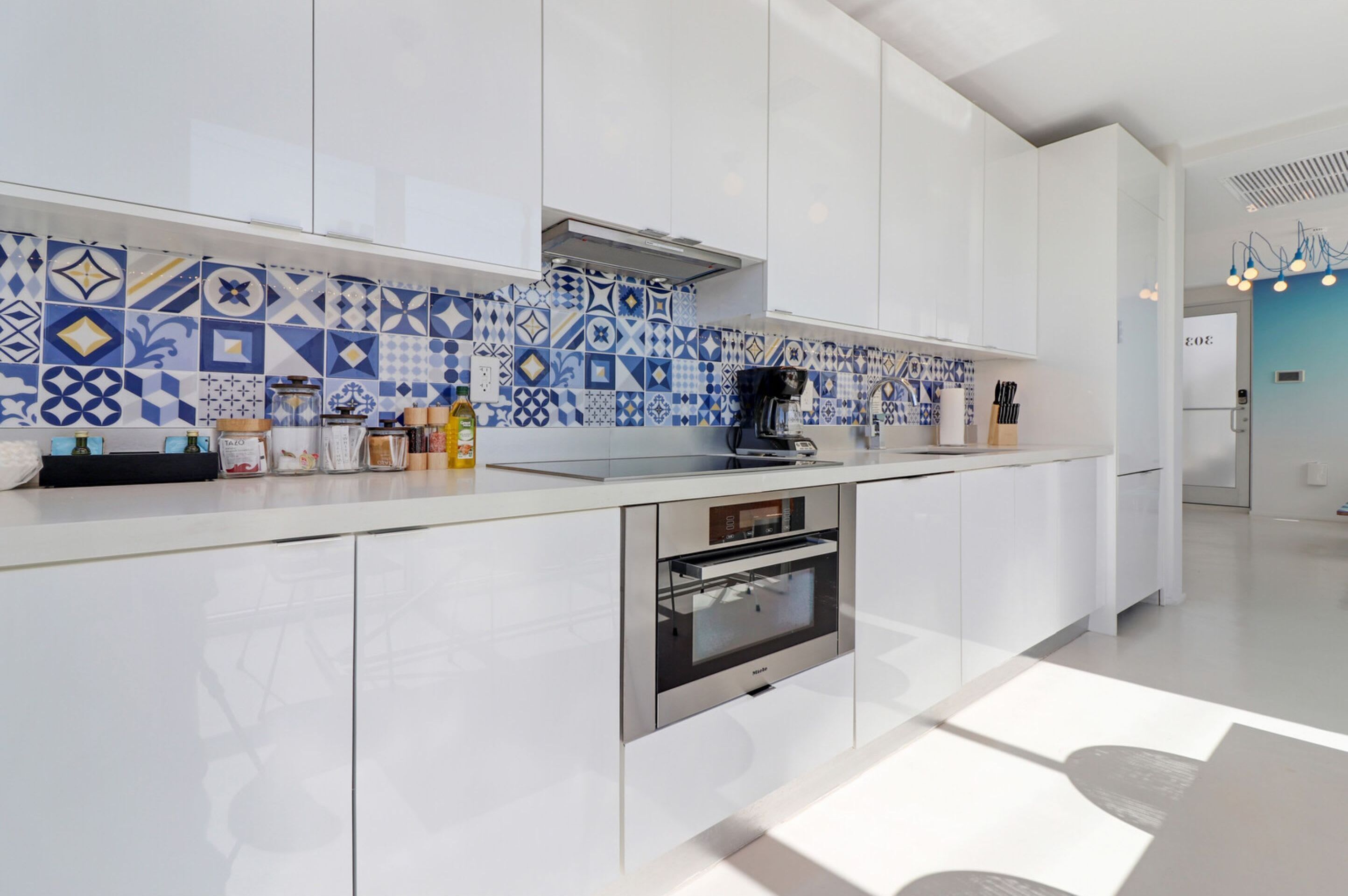 Roami At 250 Collins