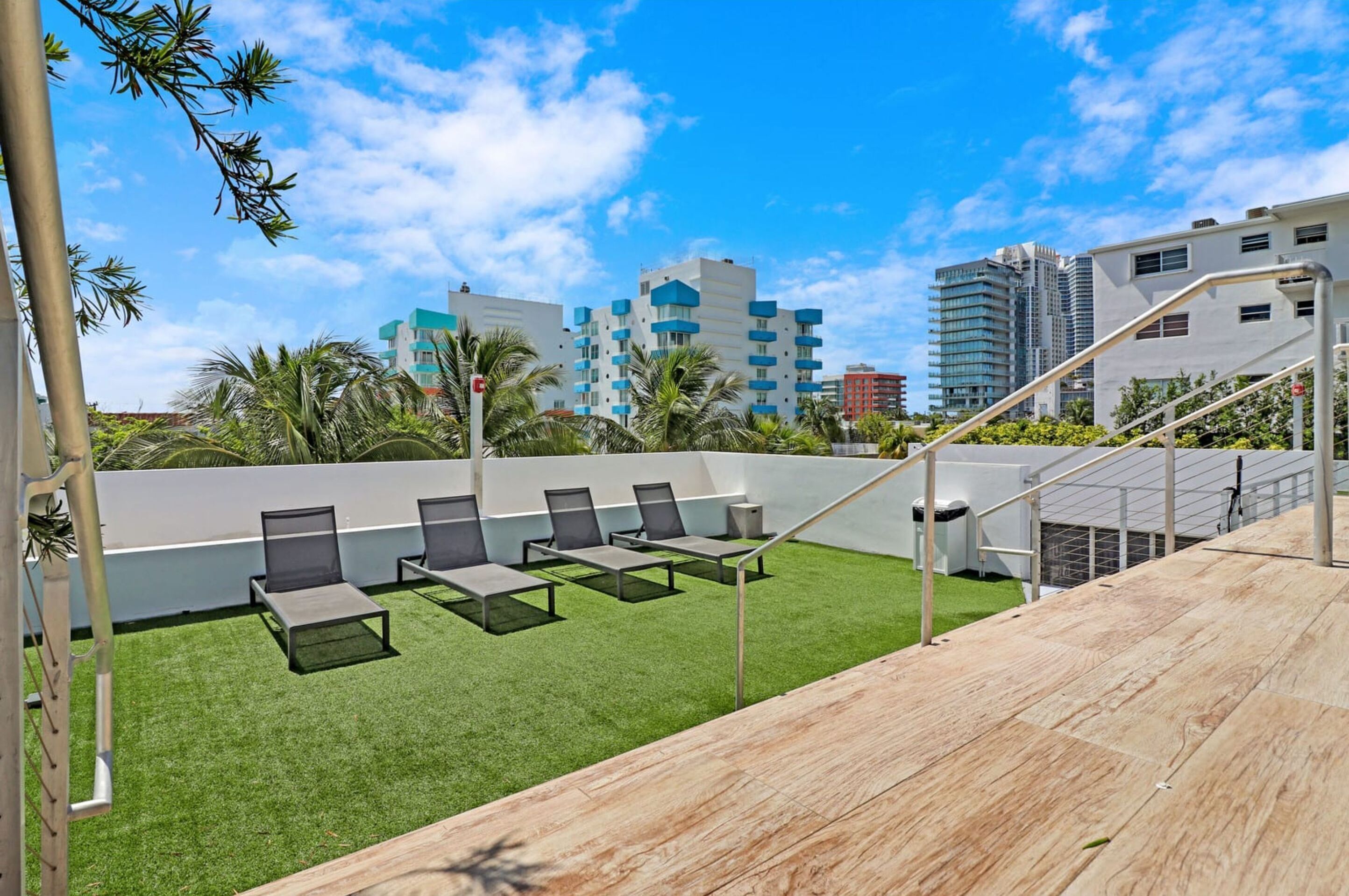 Roami At 250 Collins