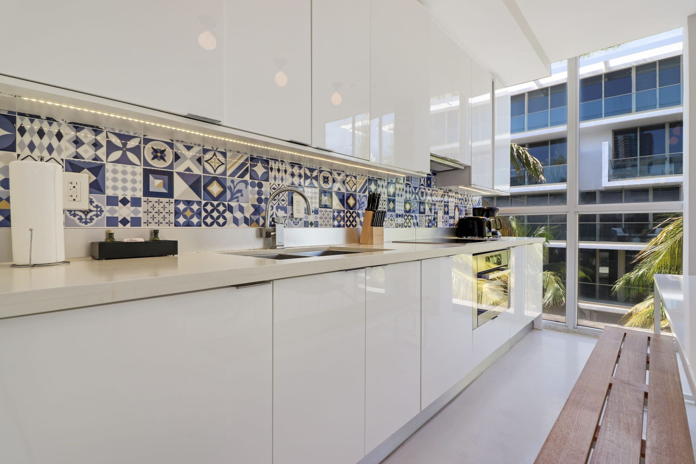 Roami At 250 Collins