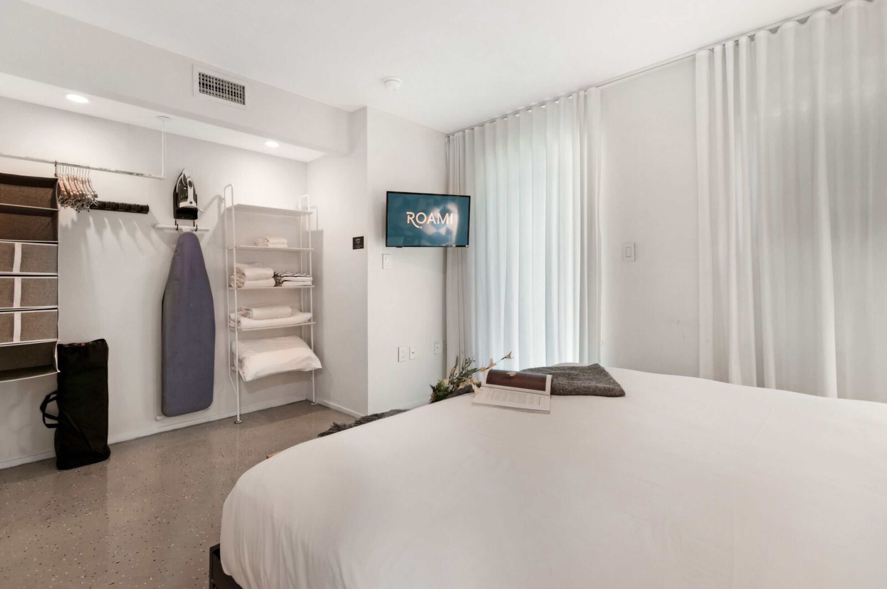 Roami At 250 Collins