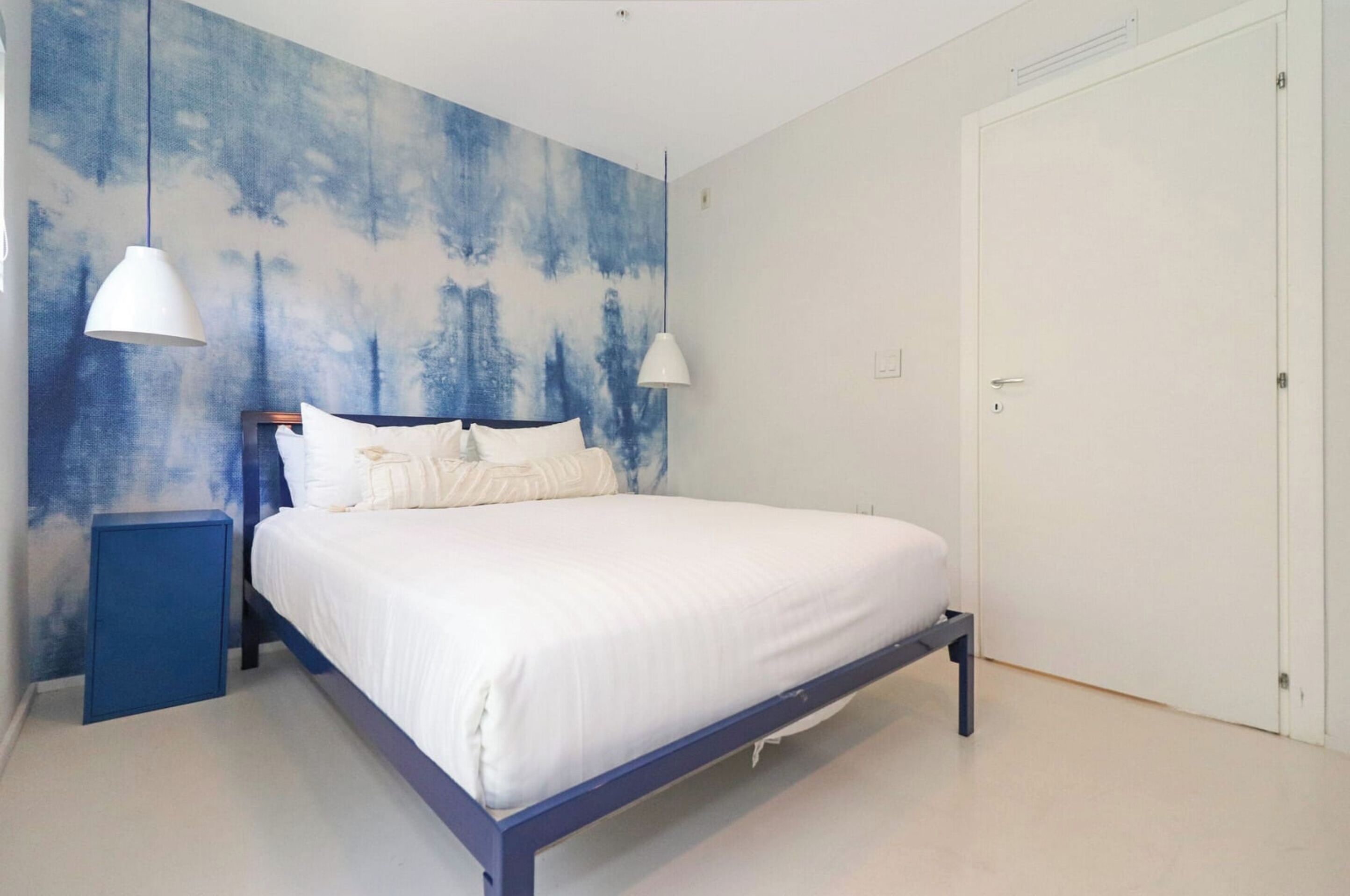 Roami At 250 Collins