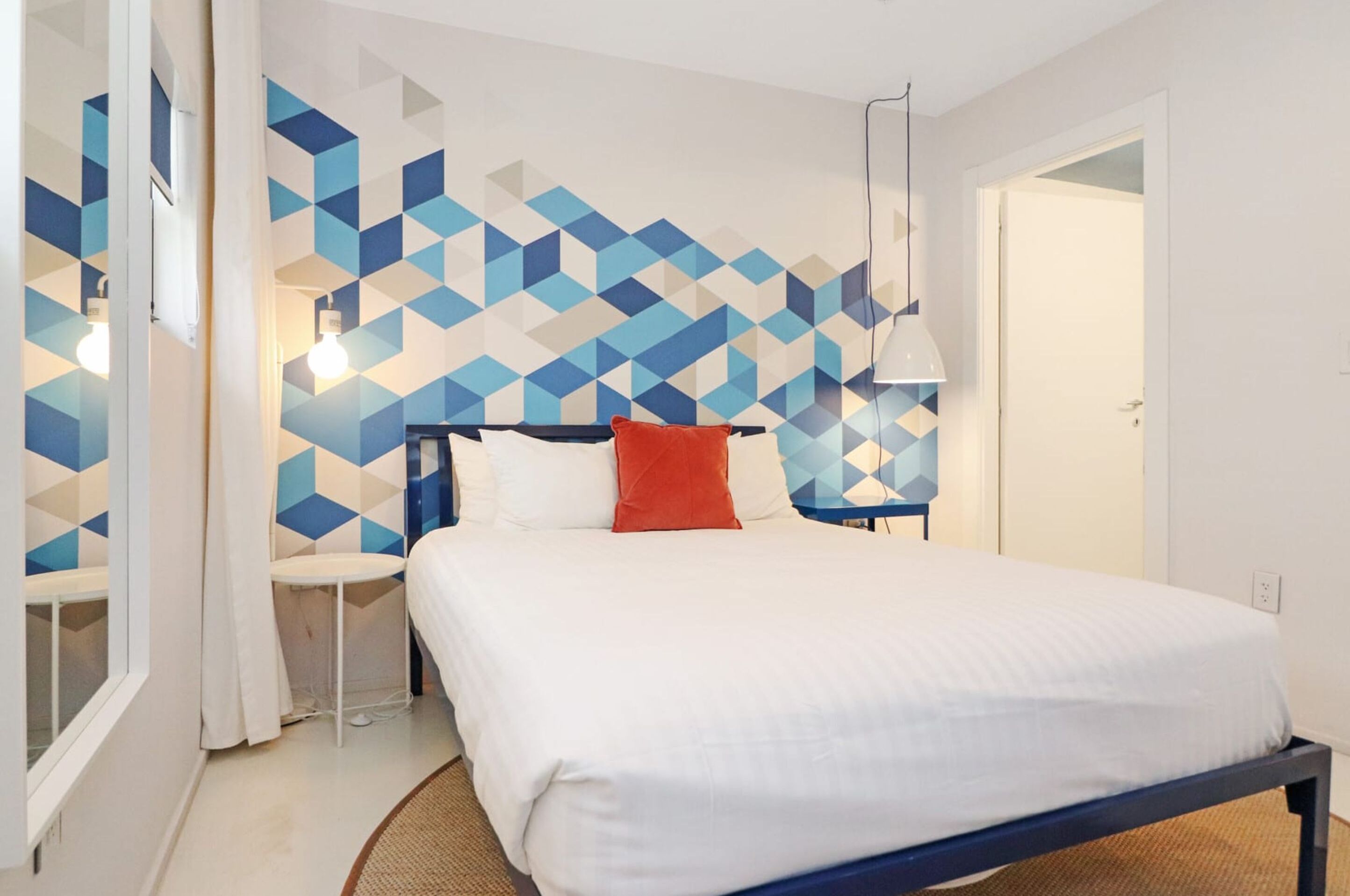 Roami At 250 Collins