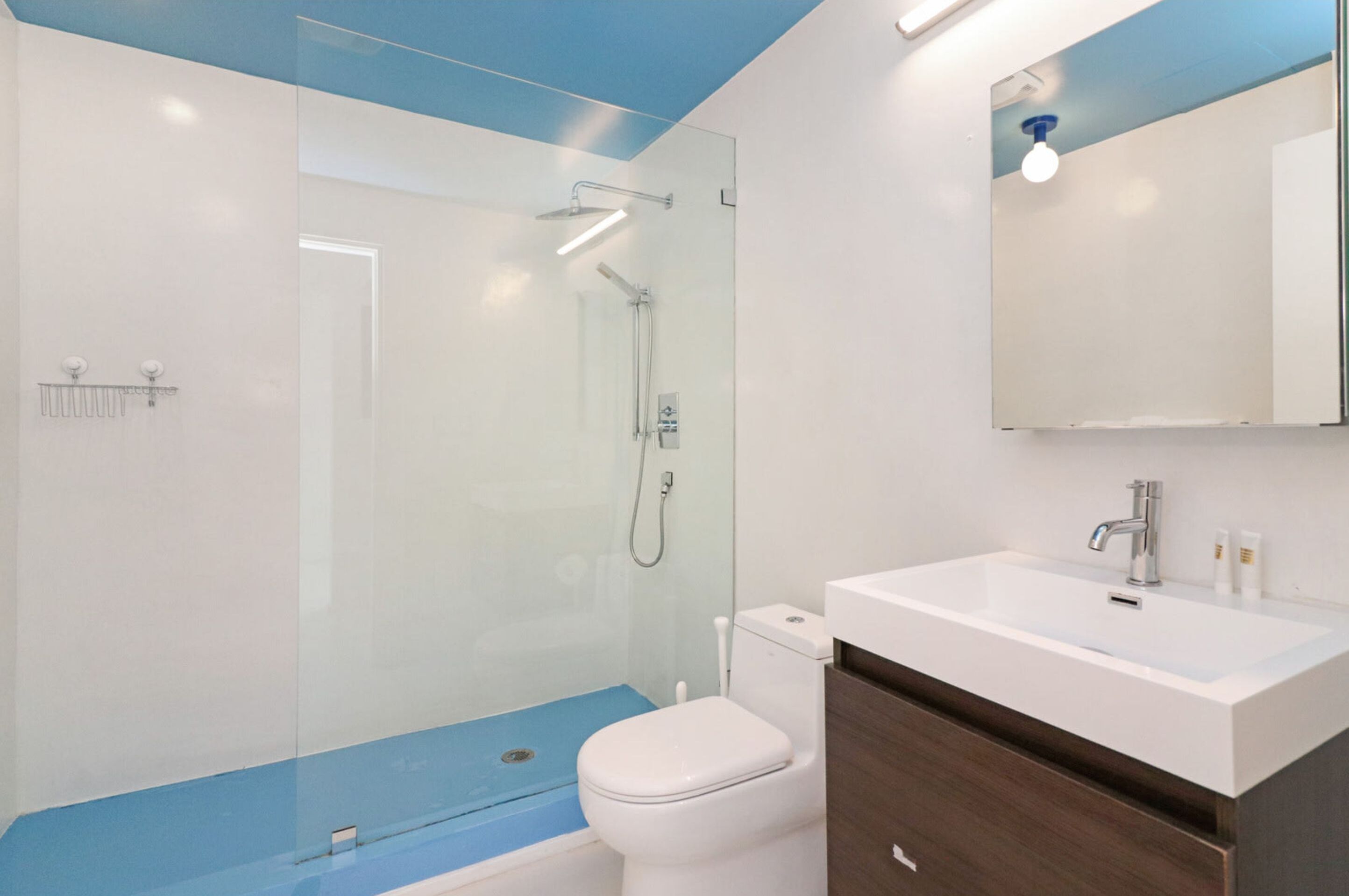 Roami At 250 Collins