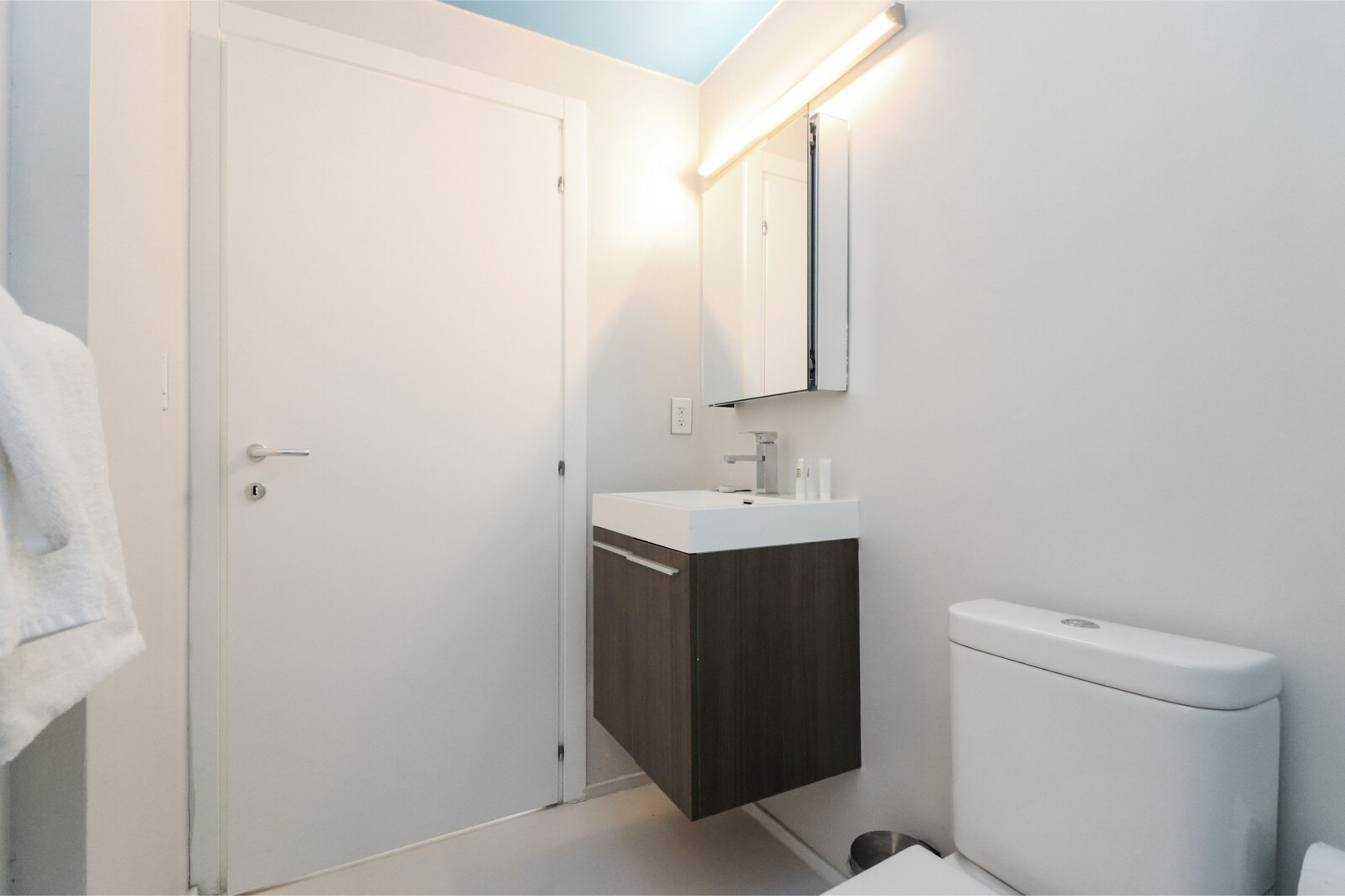 Roami At 250 Collins