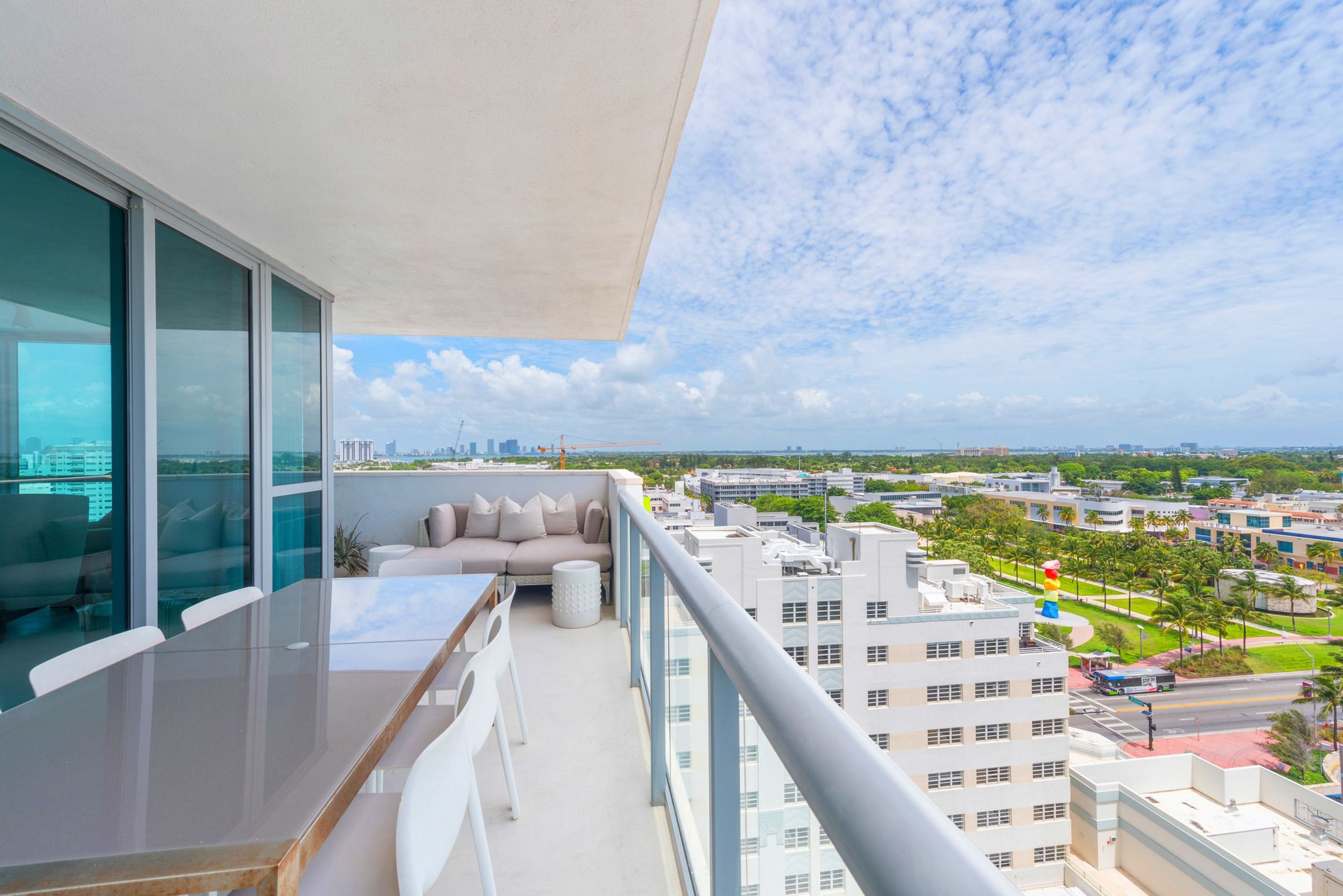 Setai Residence by LRMB