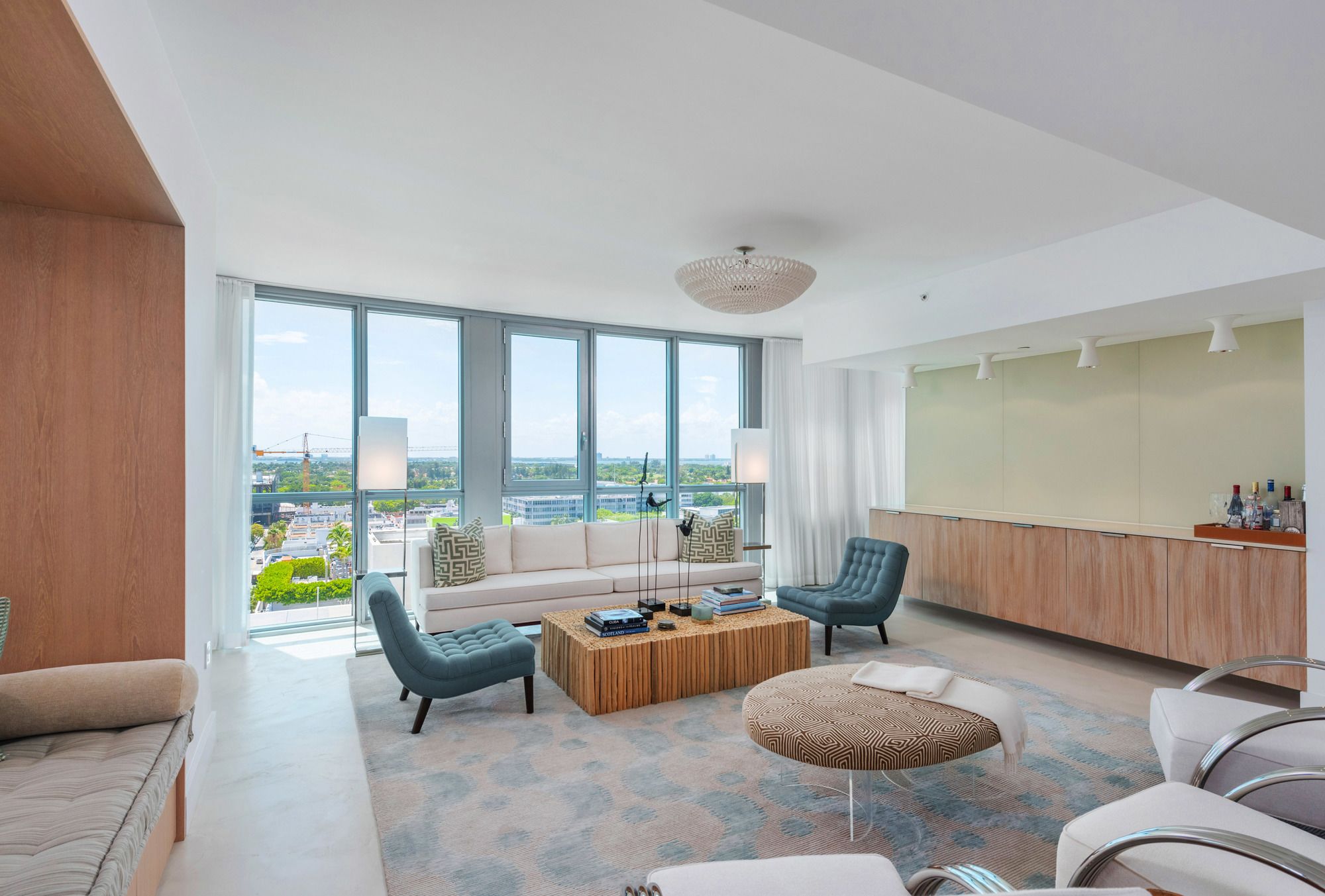 Setai Residence by LRMB