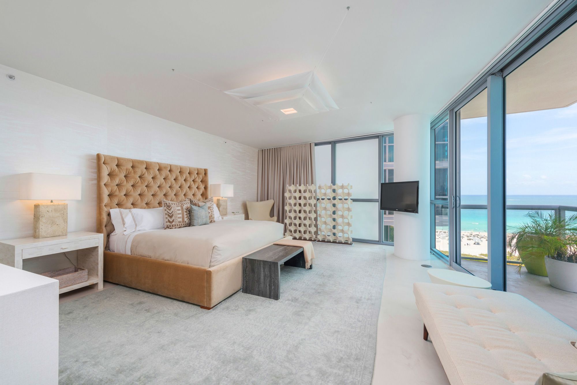 Setai Residence by LRMB