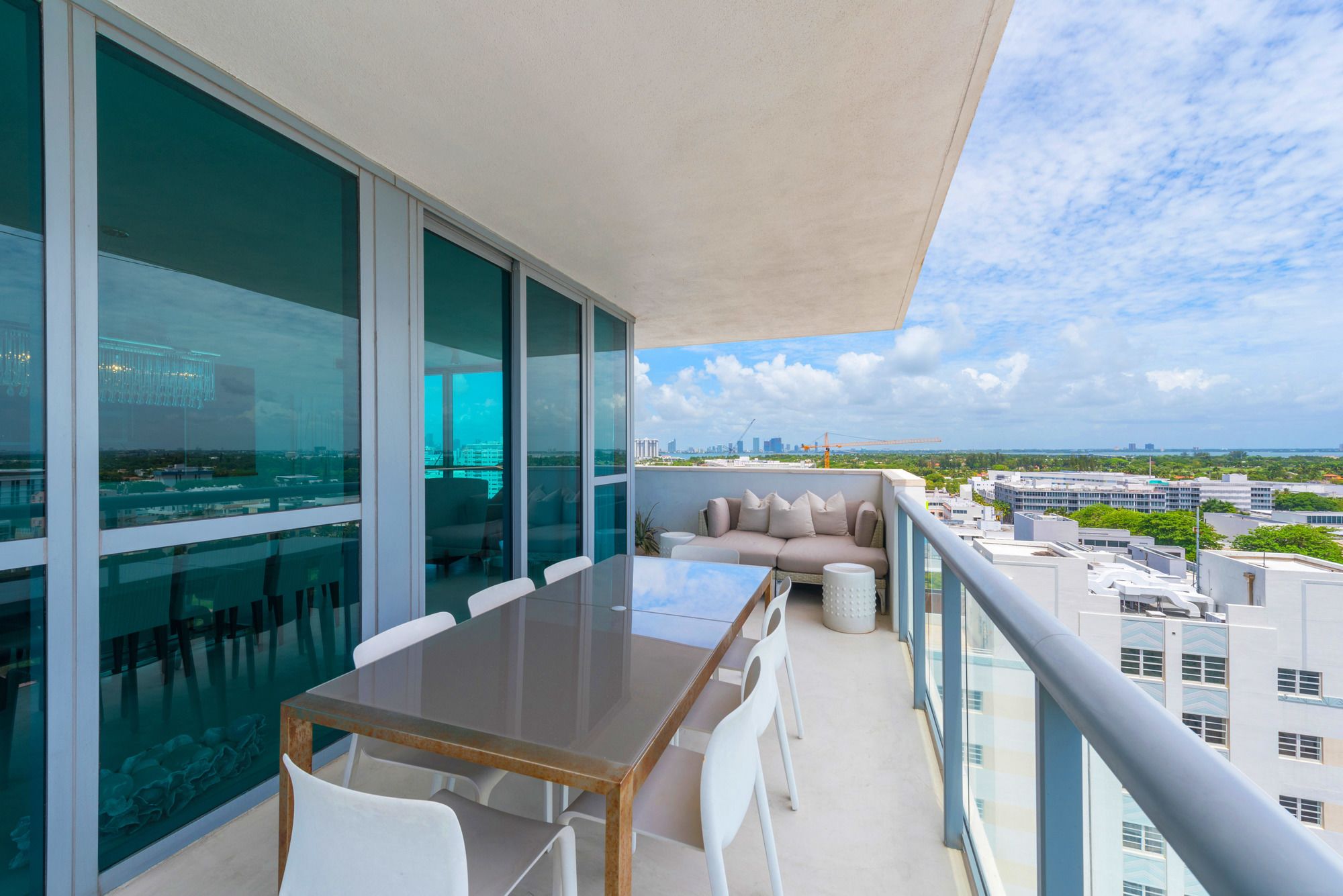 Setai Residence by LRMB