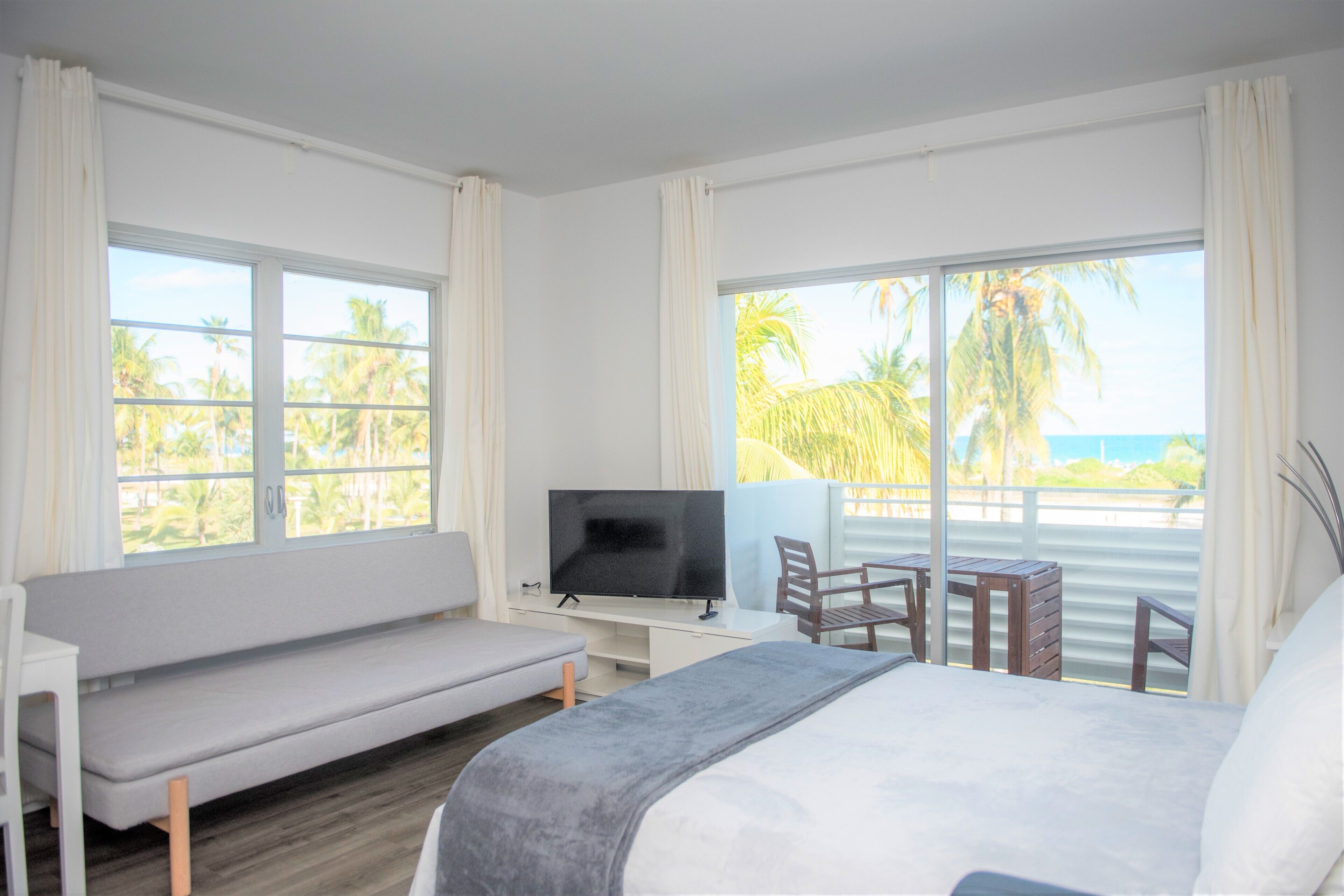12th & Ocean Suites by LuxUrban