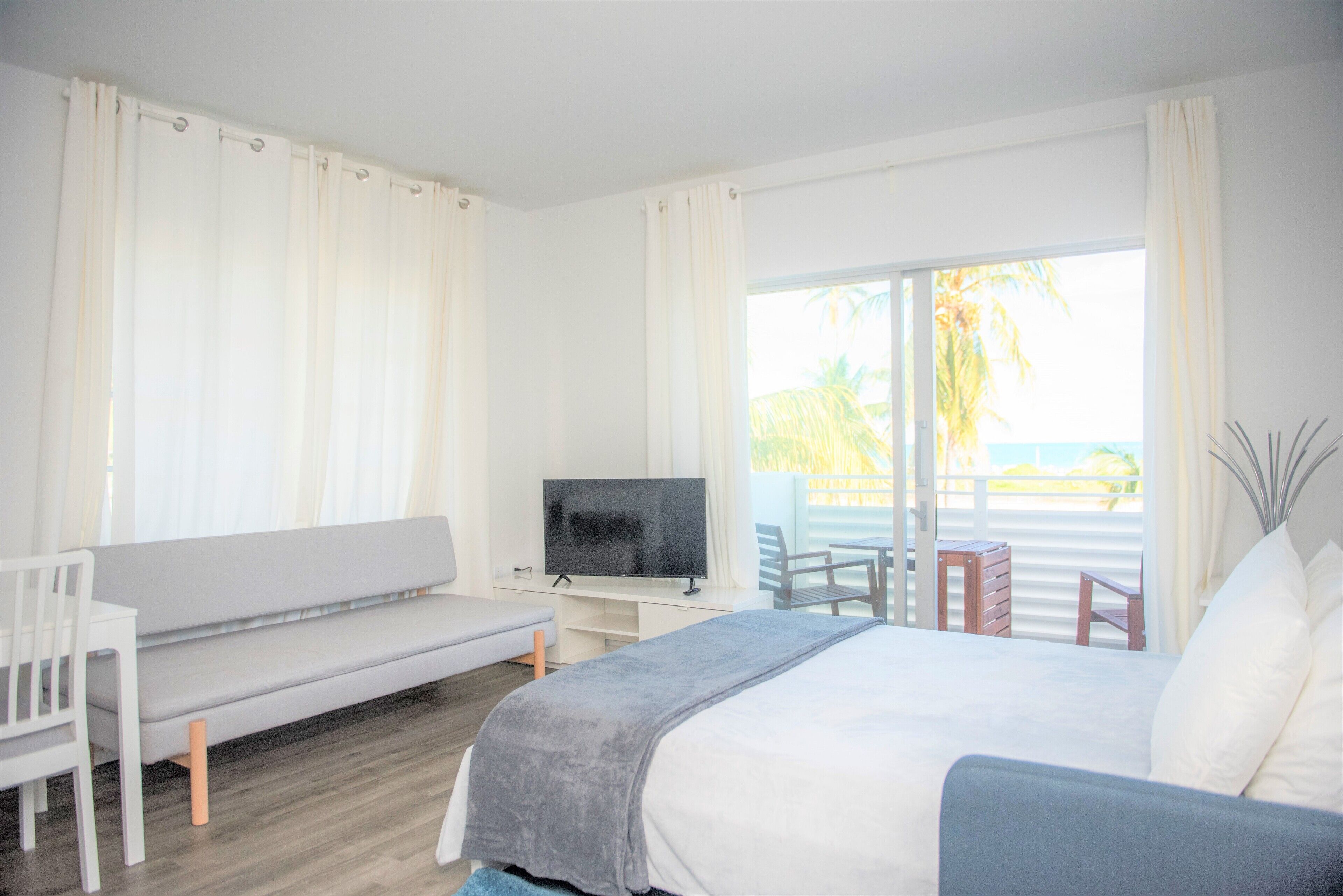 12th & Ocean Suites by LuxUrban