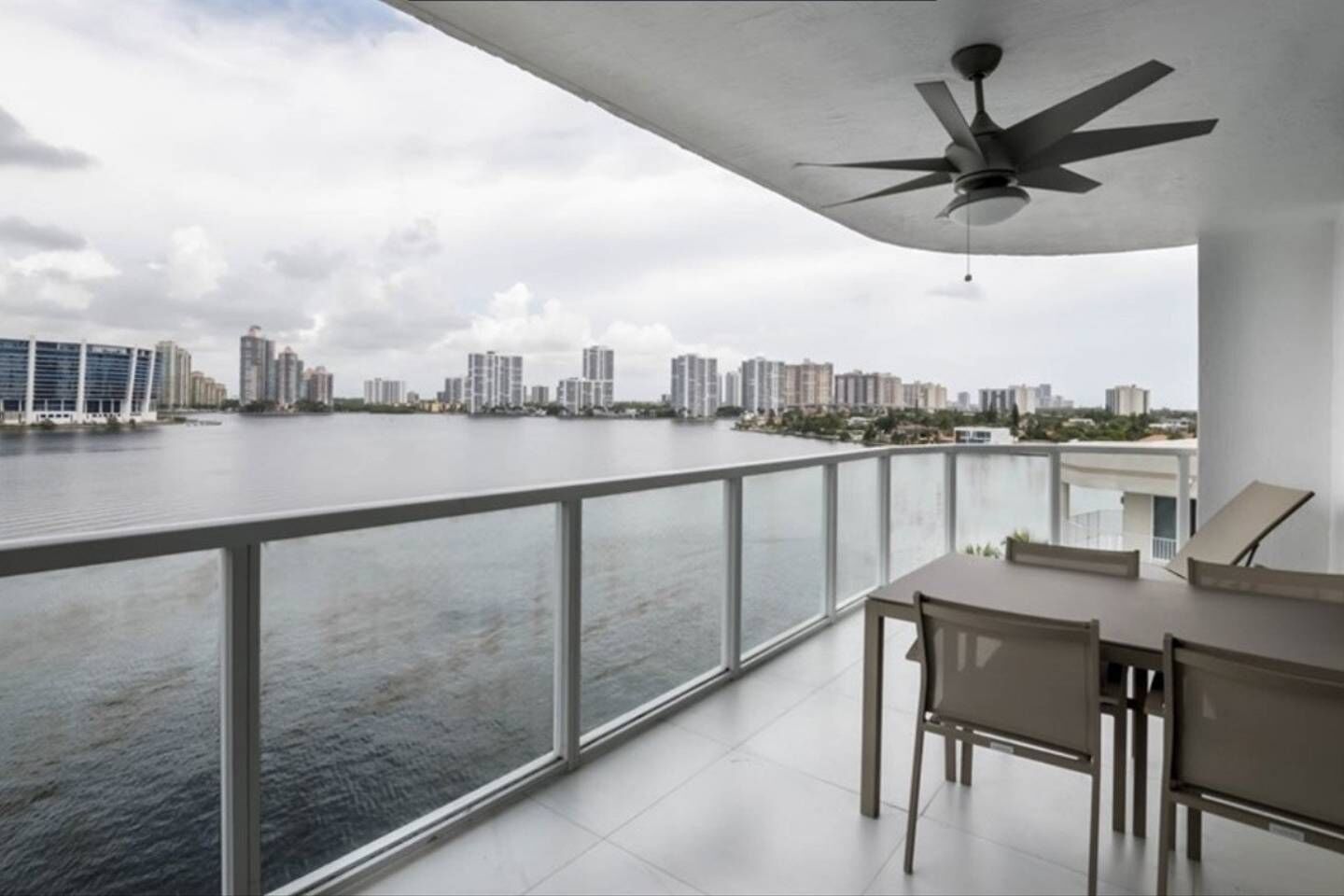 Marina Bay Club