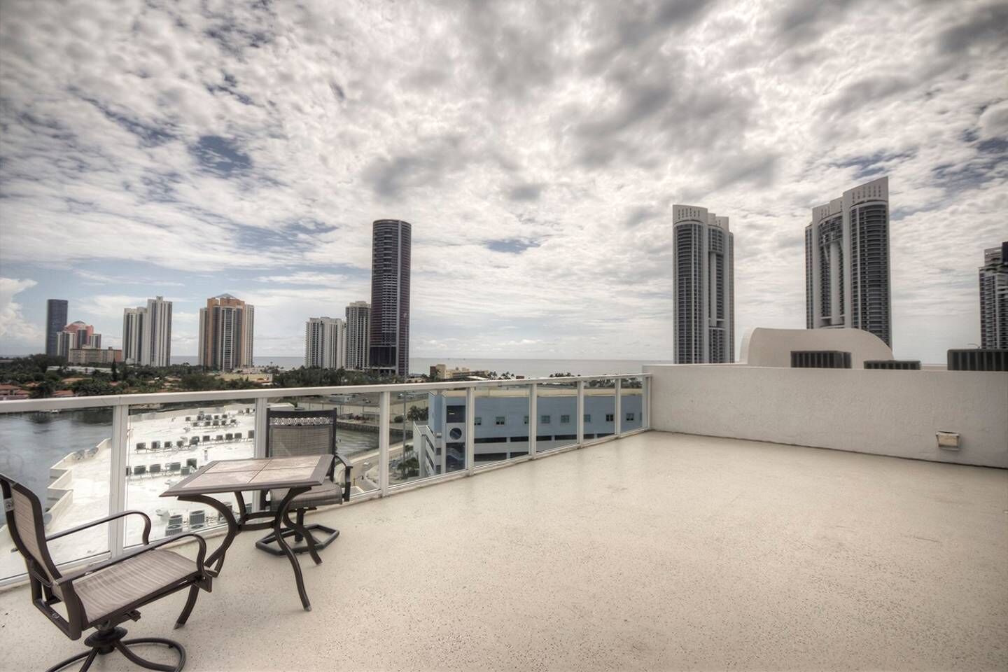 Marina Bay Club