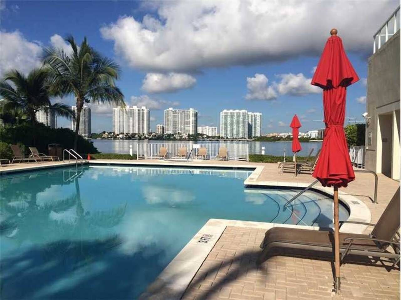 Marina Bay Club