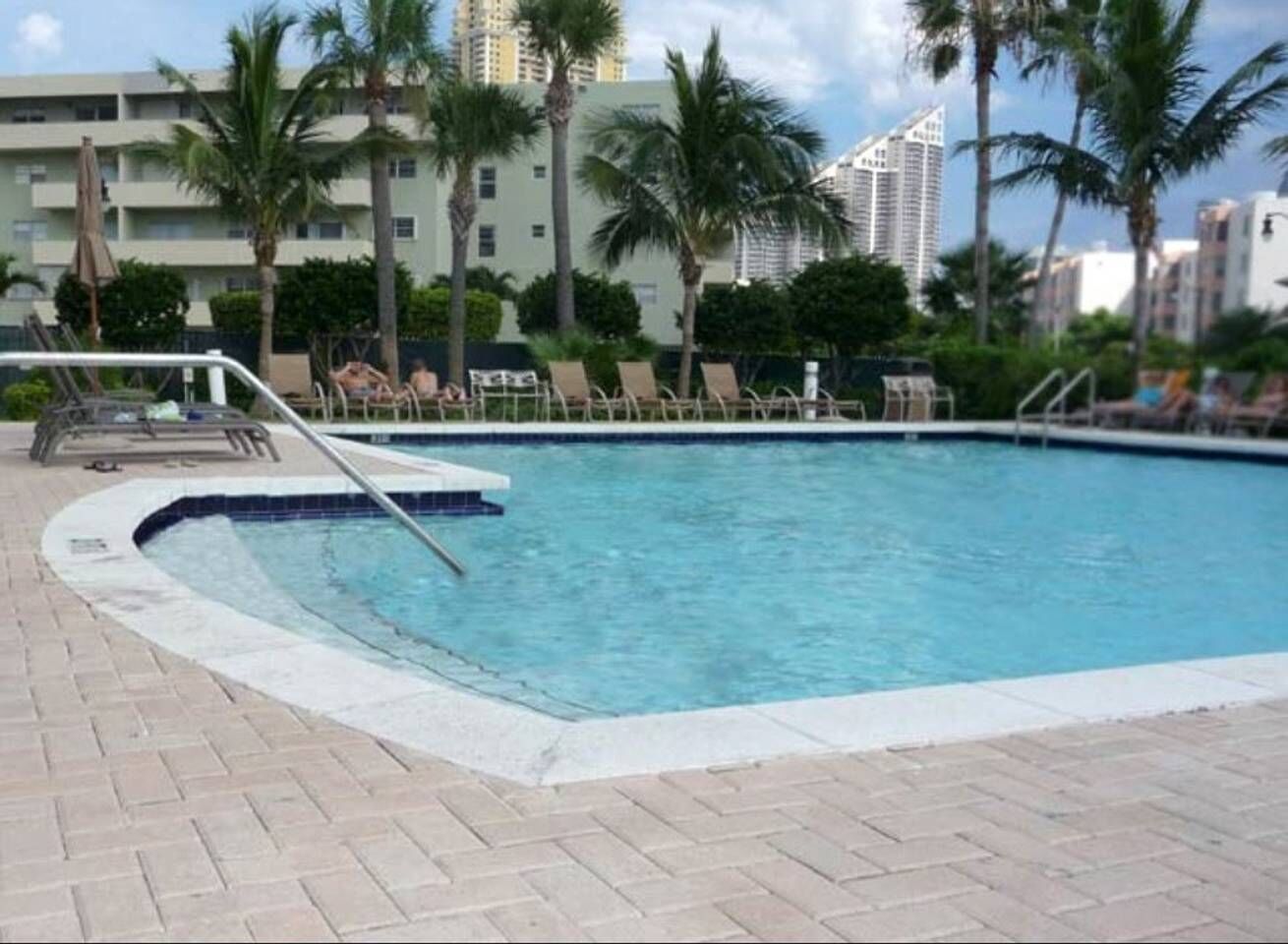 Marina Bay Club