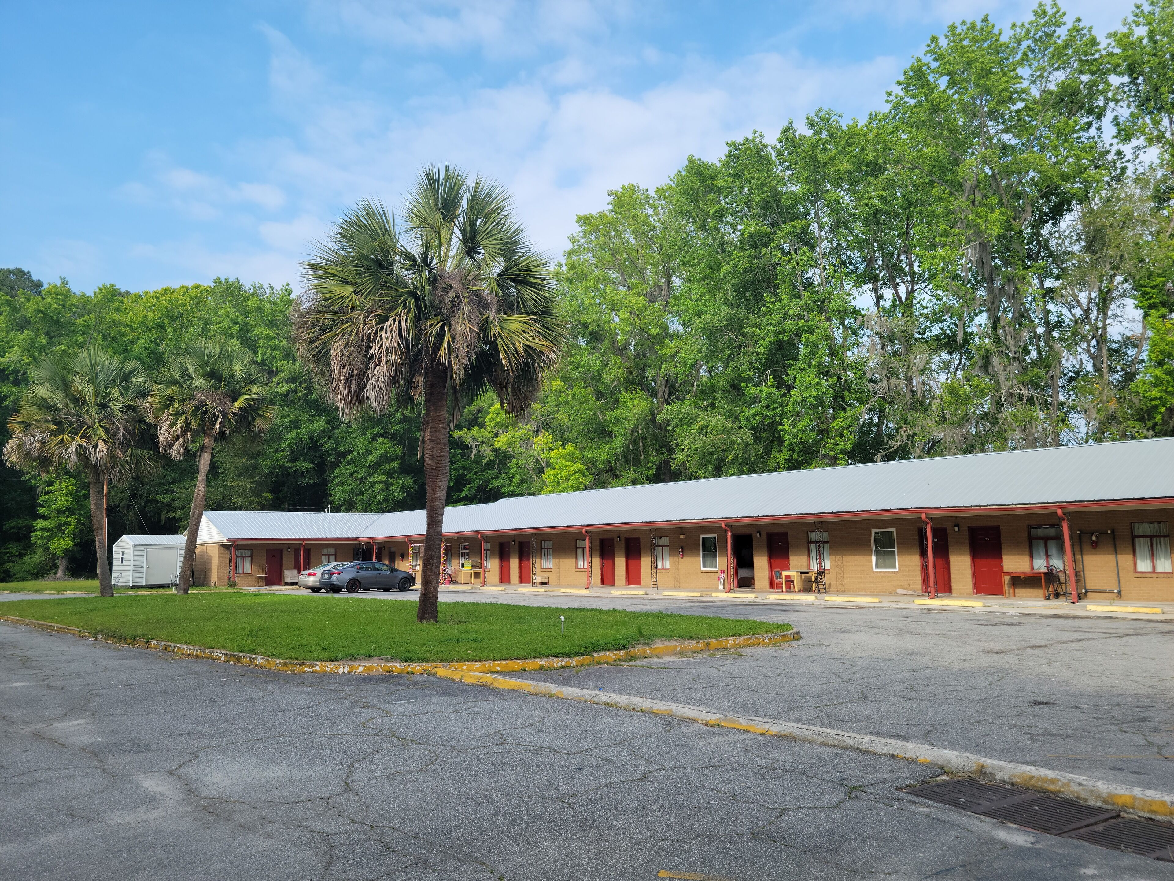 Harikrishna Midway Motel