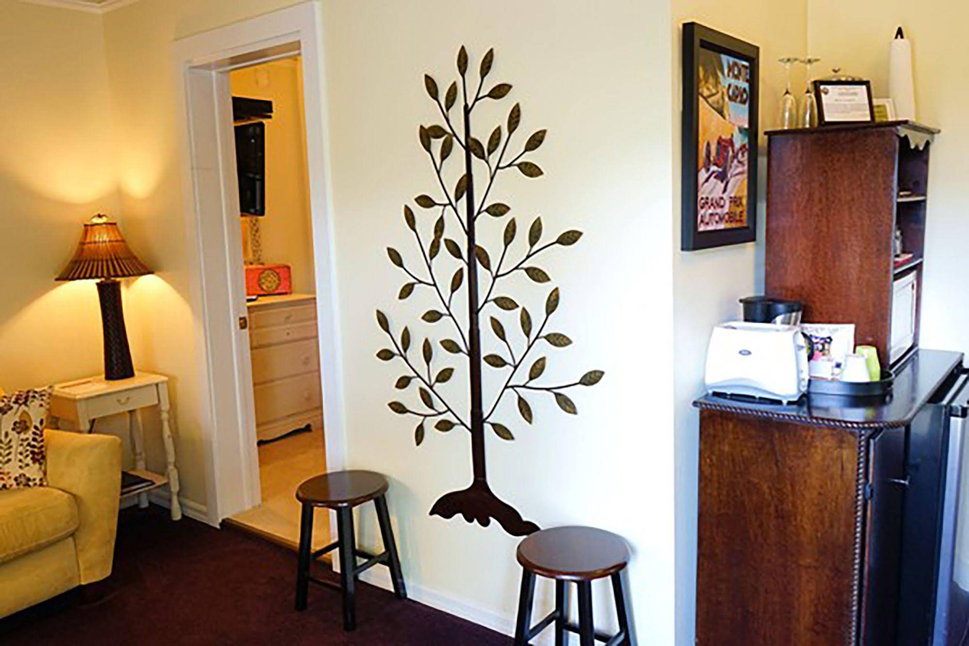 The Heirloom Inn