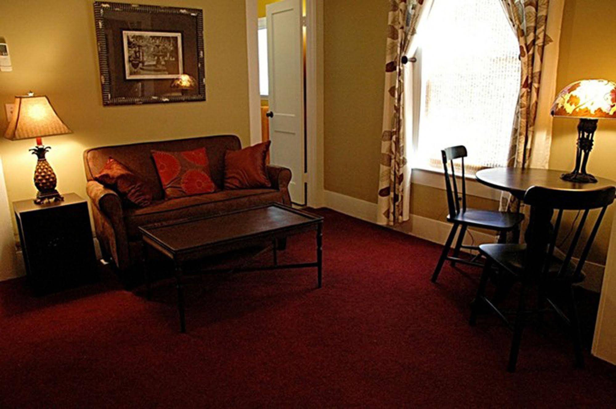The Heirloom Inn