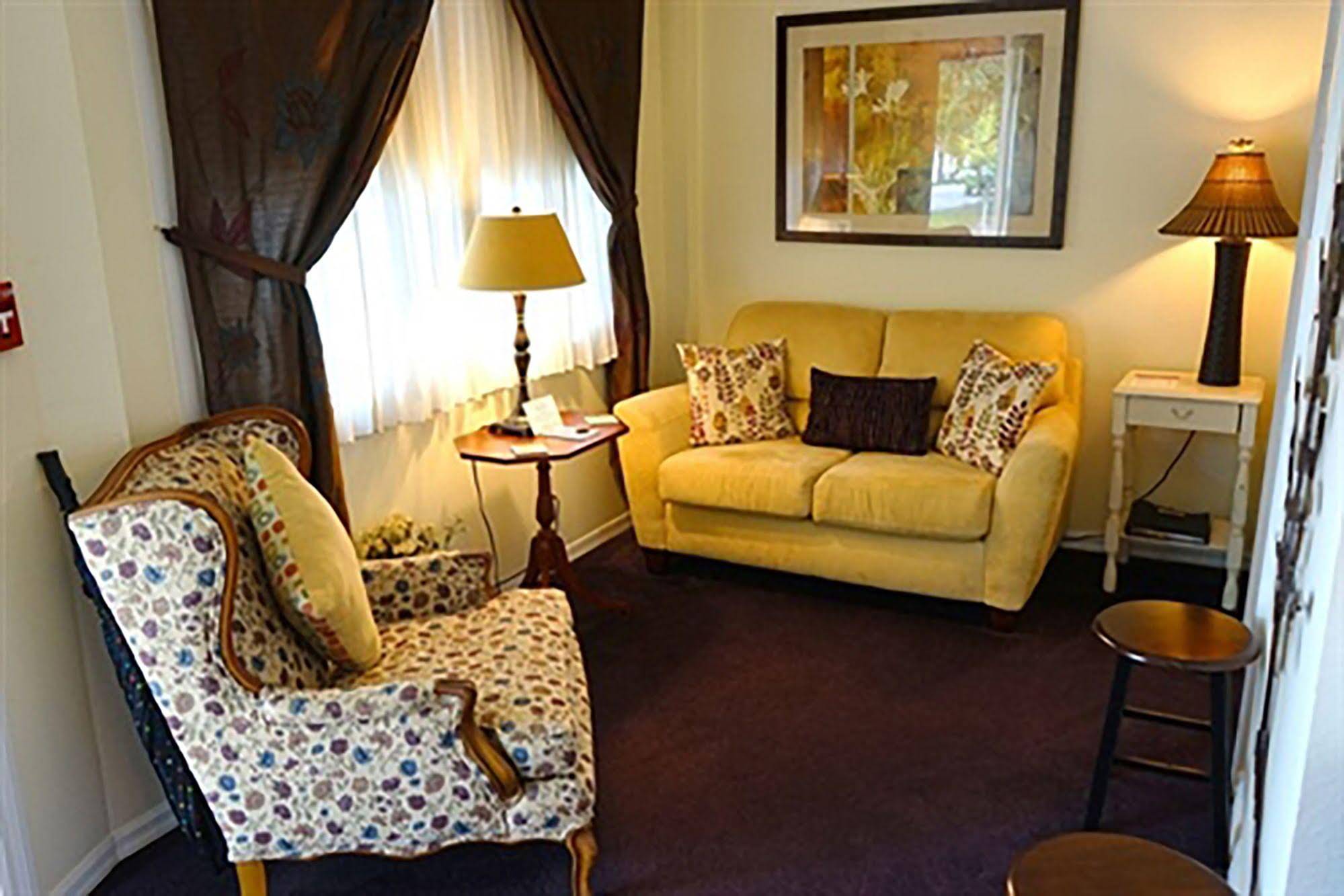 The Heirloom Inn