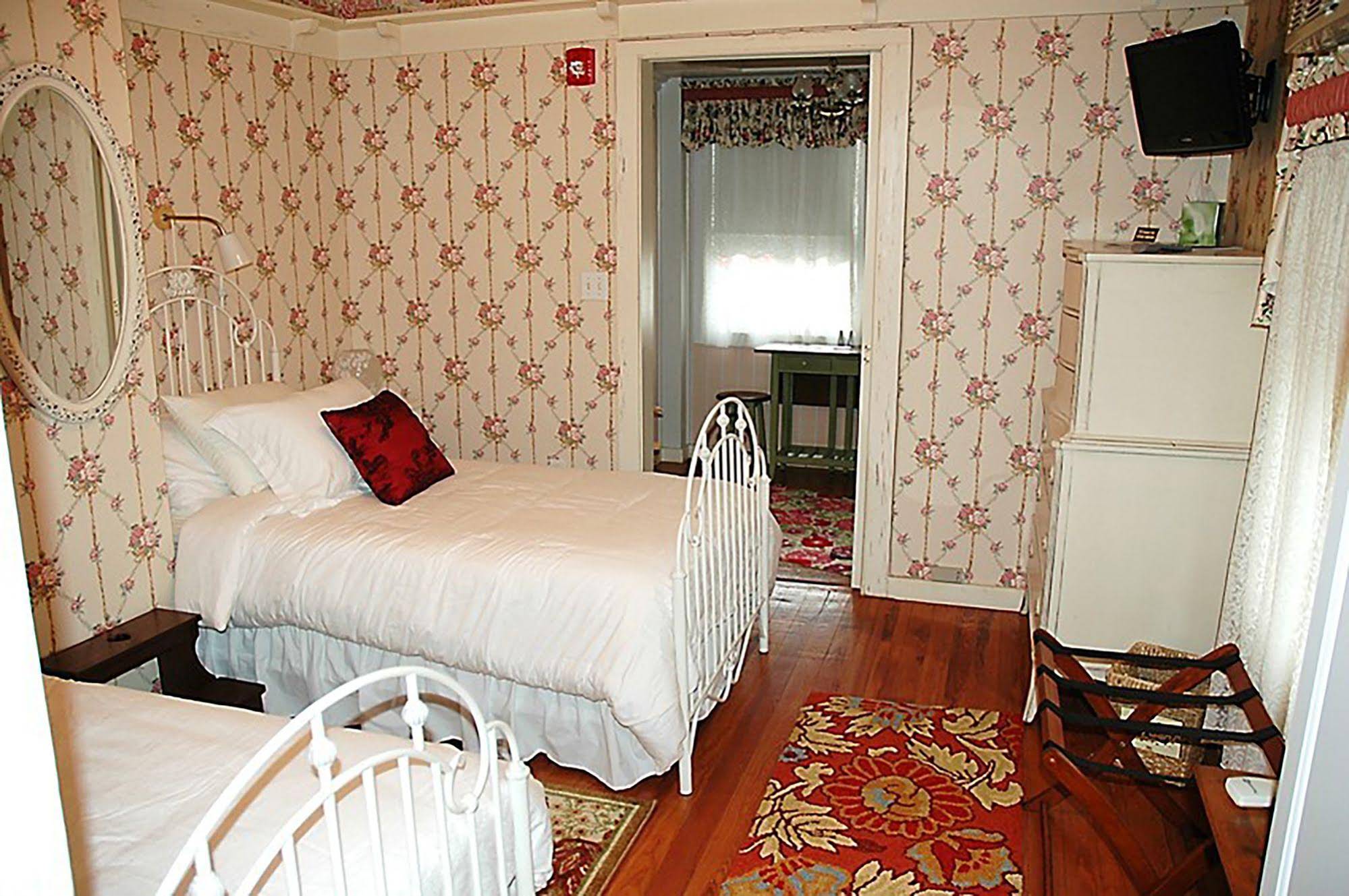 The Heirloom Inn