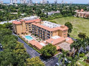 Inn of Naples, Tapestry Collection by Hilton