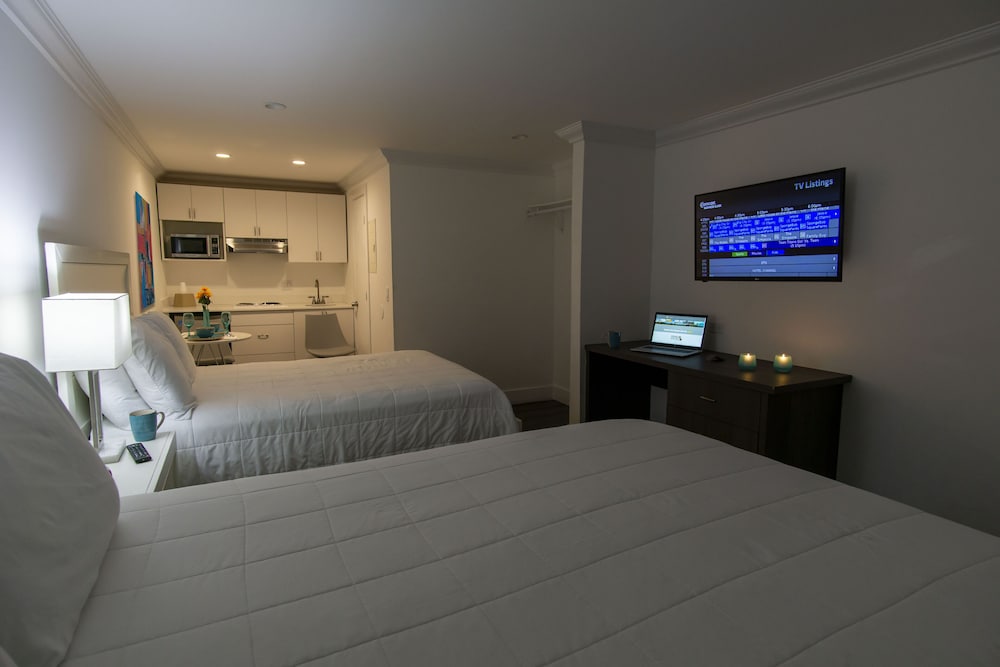 Spinnaker Inn of Naples