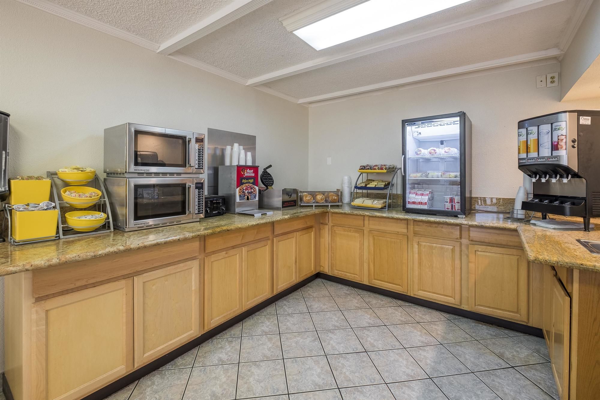 Days Inn by Wyndham Neptune Beach