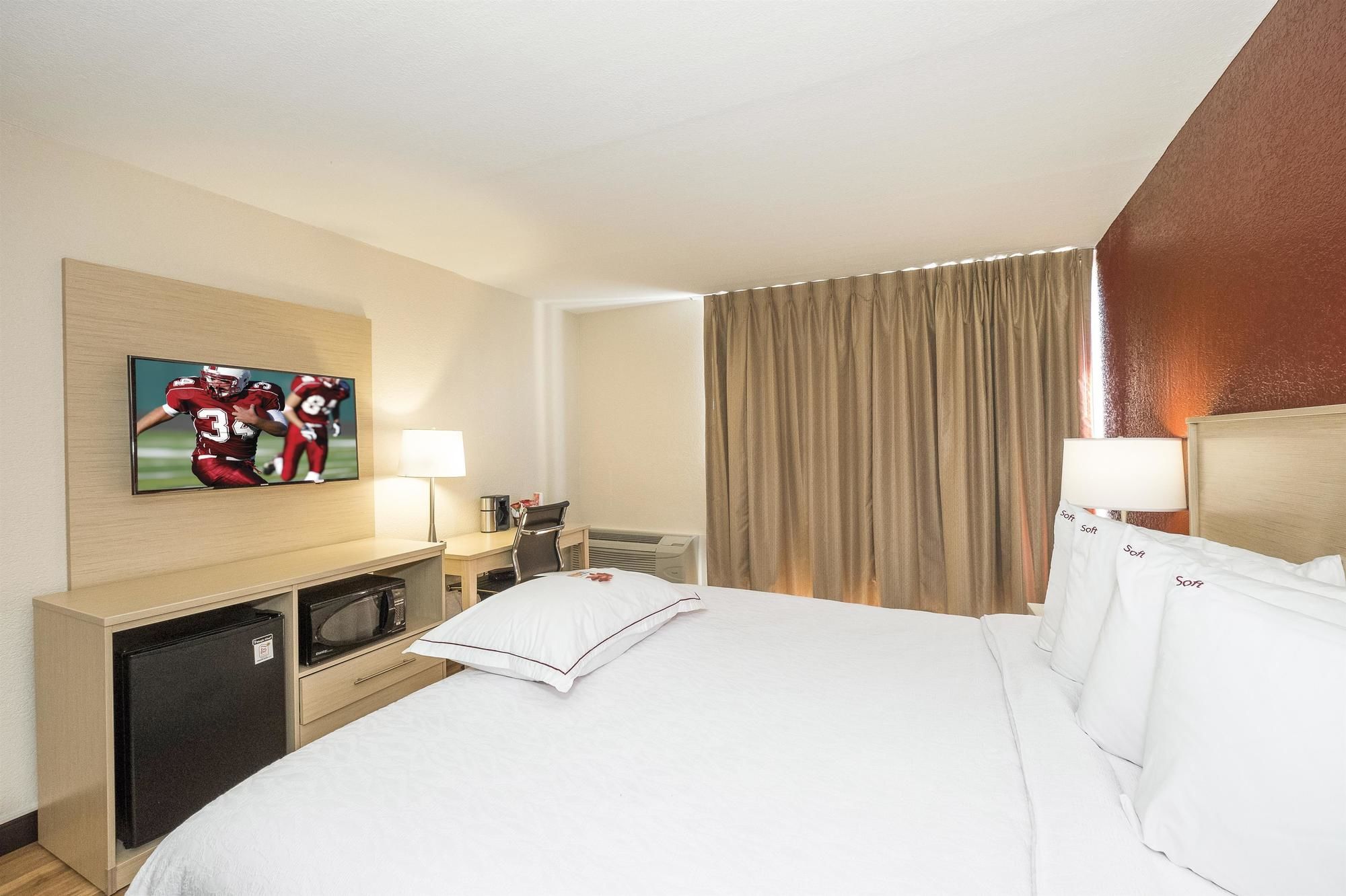 Days Inn by Wyndham Neptune Beach