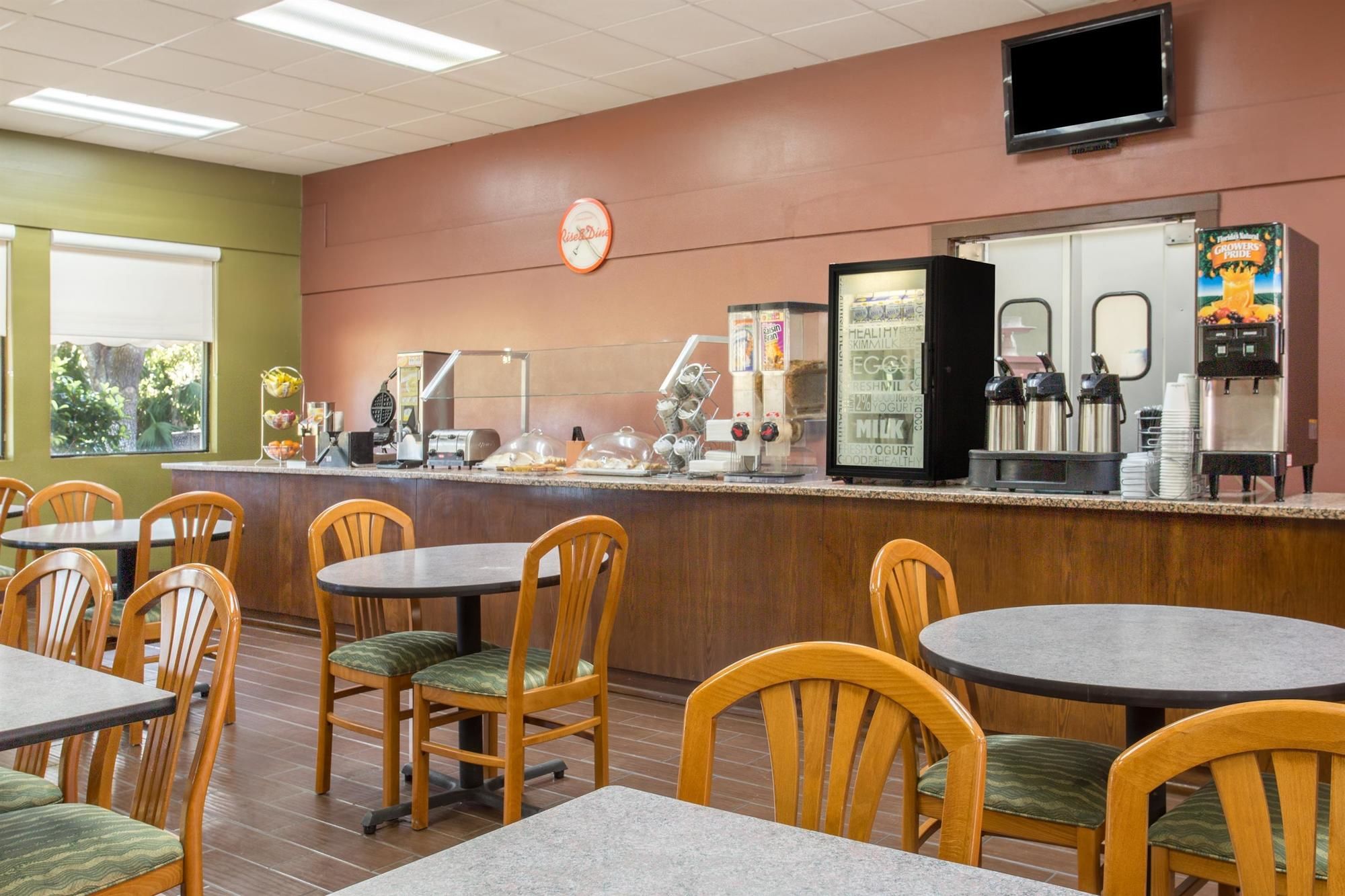 Howard Johnson by Wyndham Ocala FL