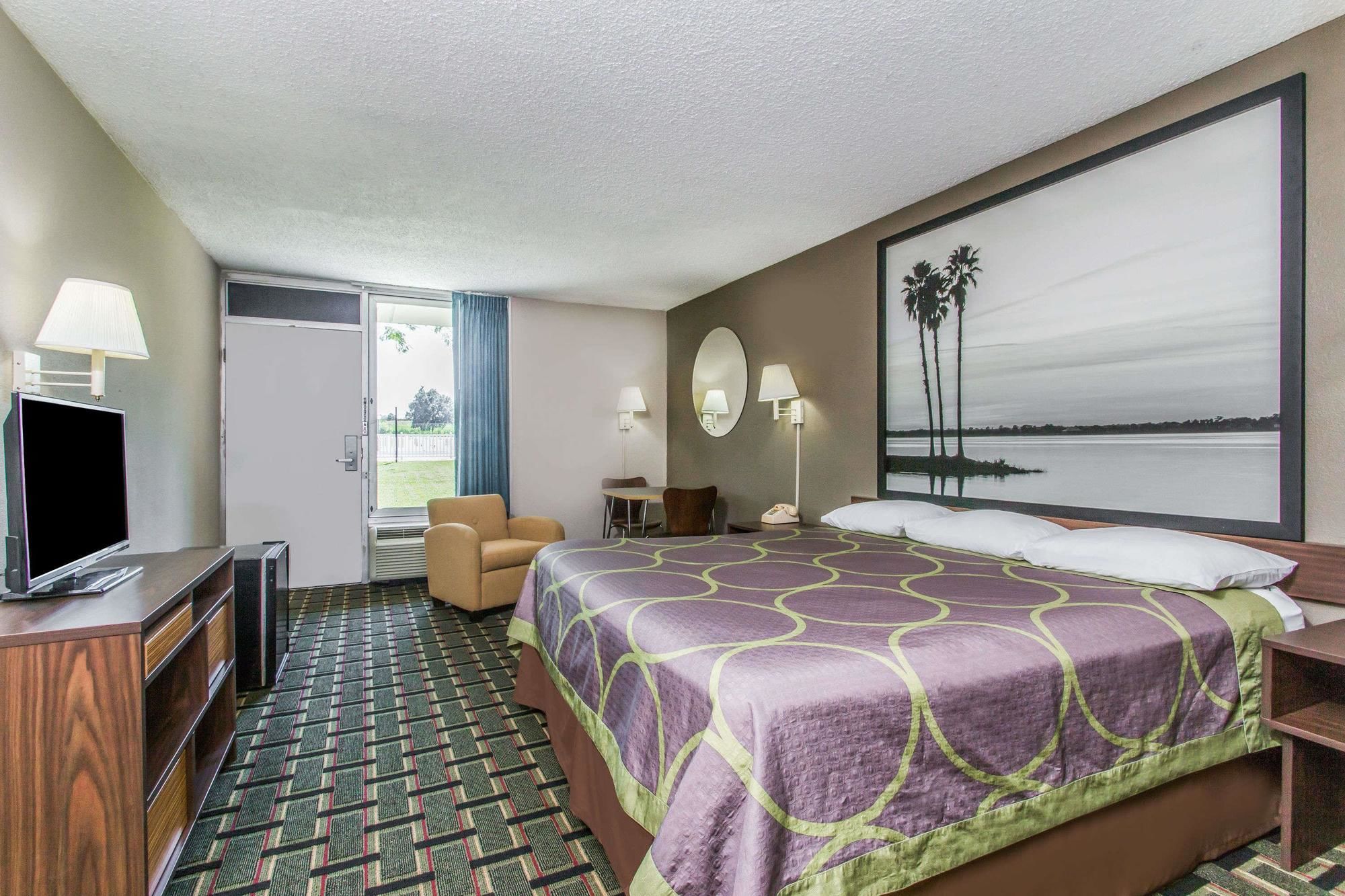 Super 8 by Wyndham Ocala I-75
