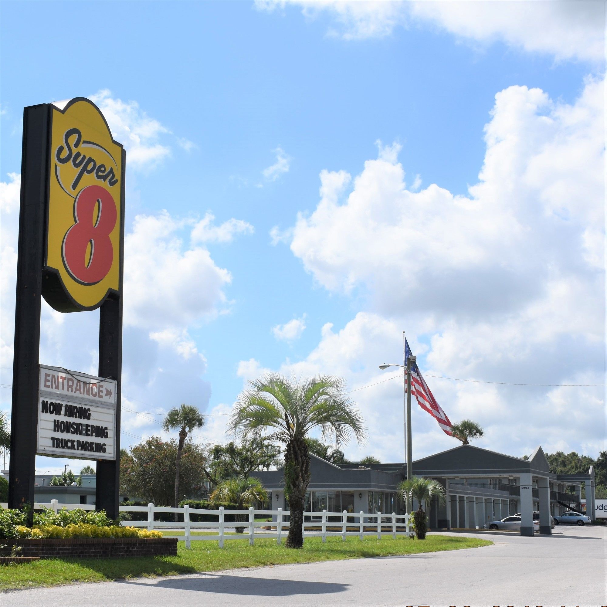 Super 8 by Wyndham Ocala I-75