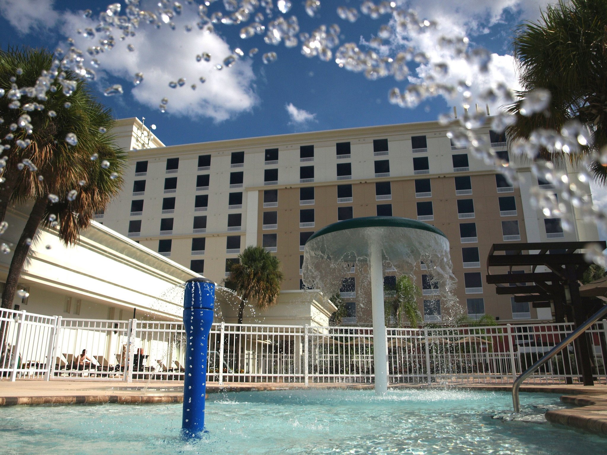 Holiday Inn & Suites Across From Universal Orlando