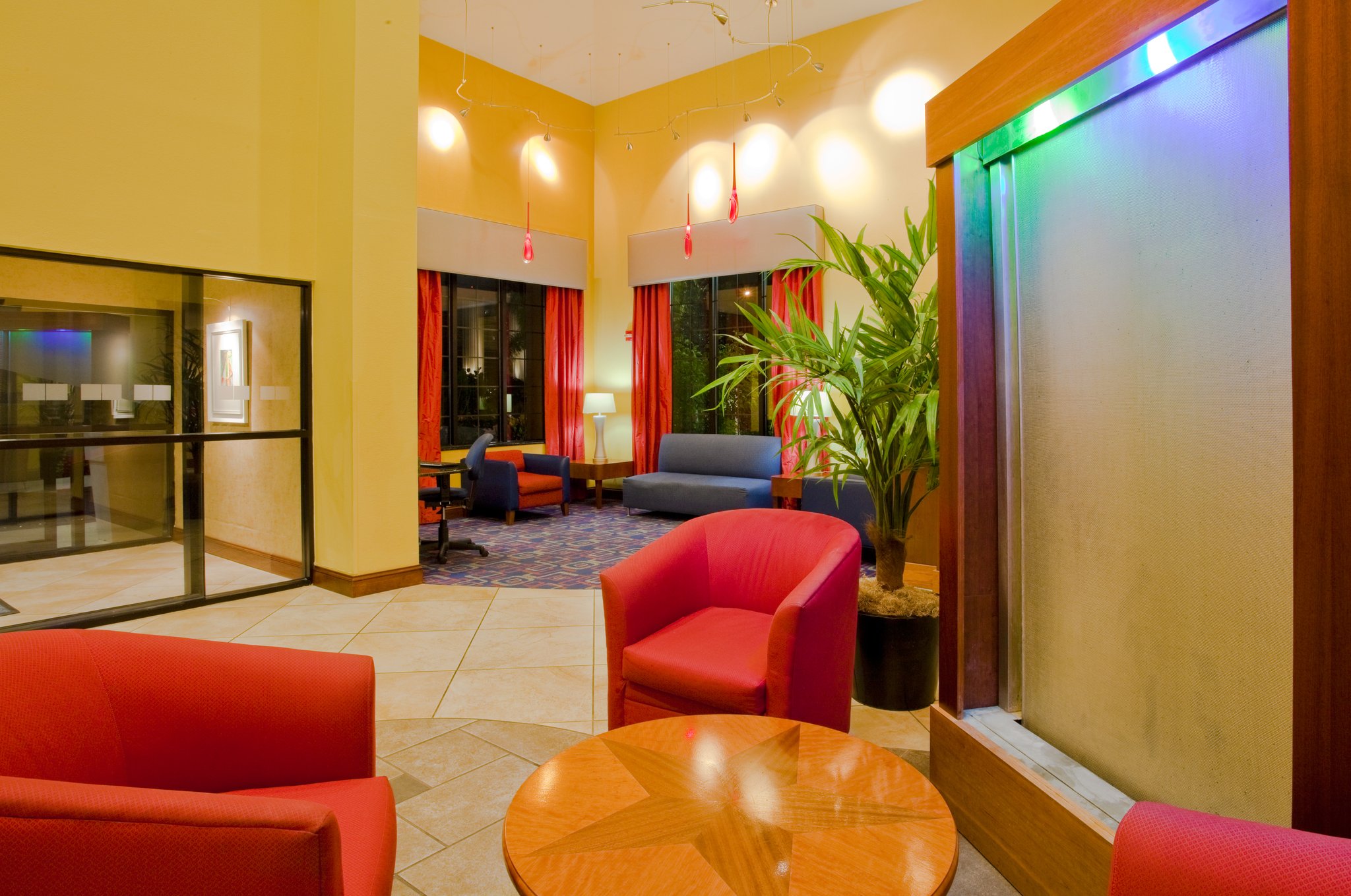 Holiday Inn Express Hotel & Suites Nearest Universal Orlando