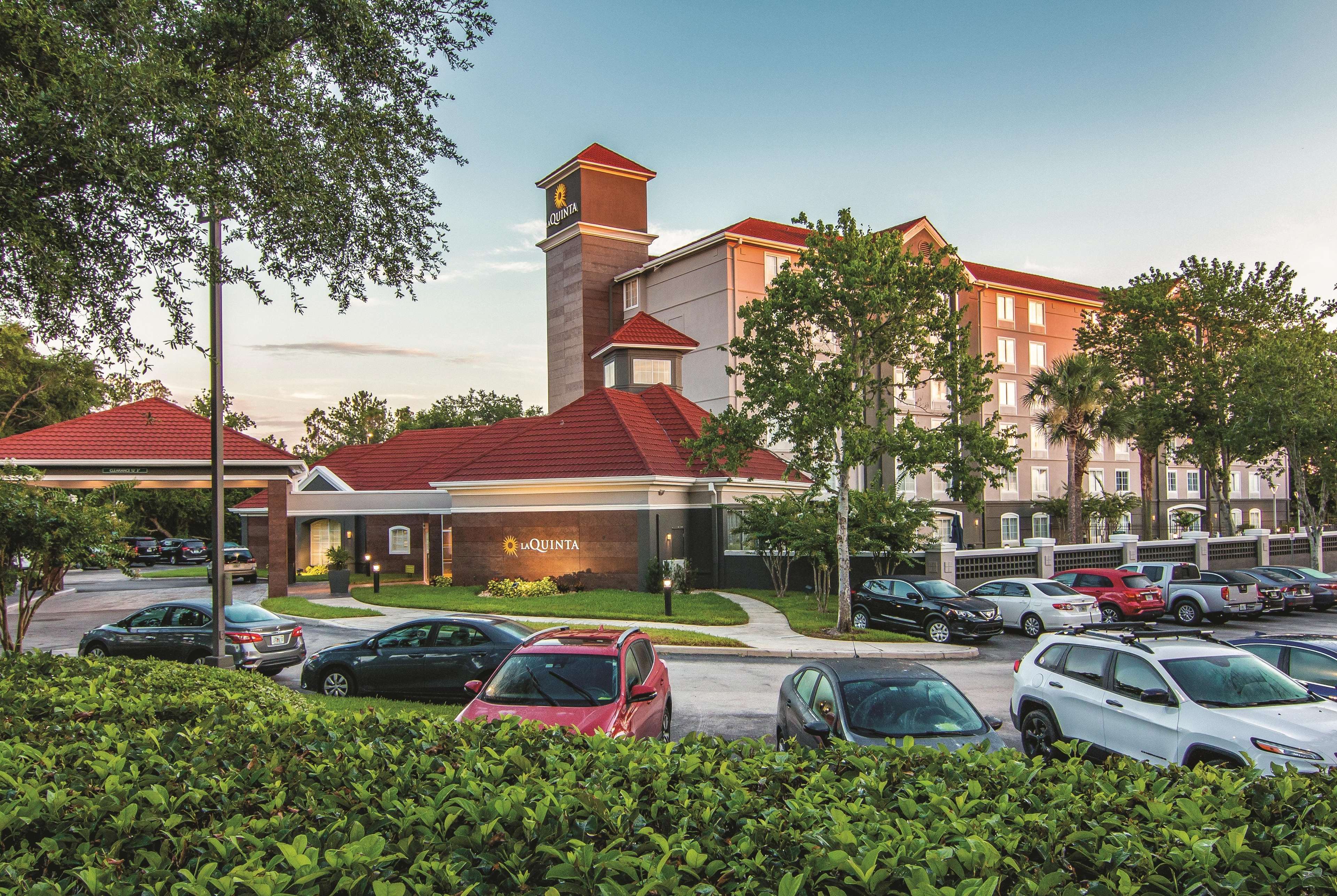 La Quinta Inn & Suites by Wyndham Orlando UCF