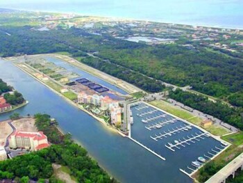 Yacht Harbor Village