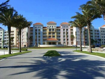 Yacht Harbor Village