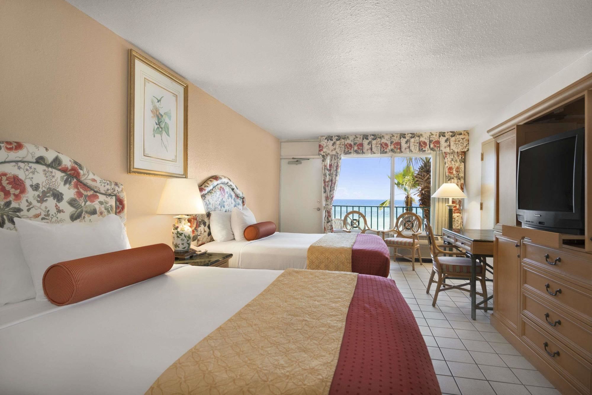Days Inn by Wyndham Panama City Beach/Ocean Front
