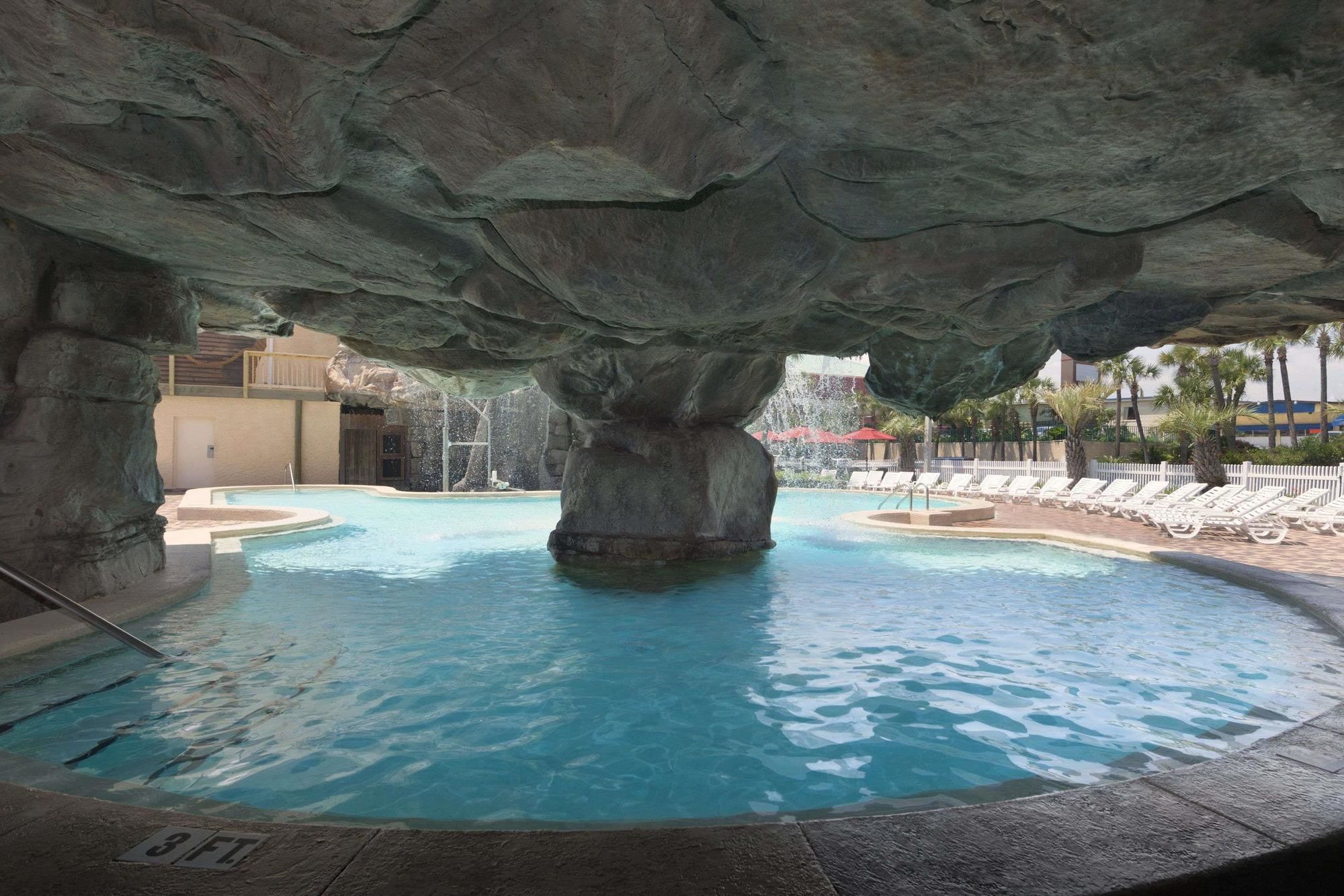 Days Inn by Wyndham Panama City Beach/Ocean Front
