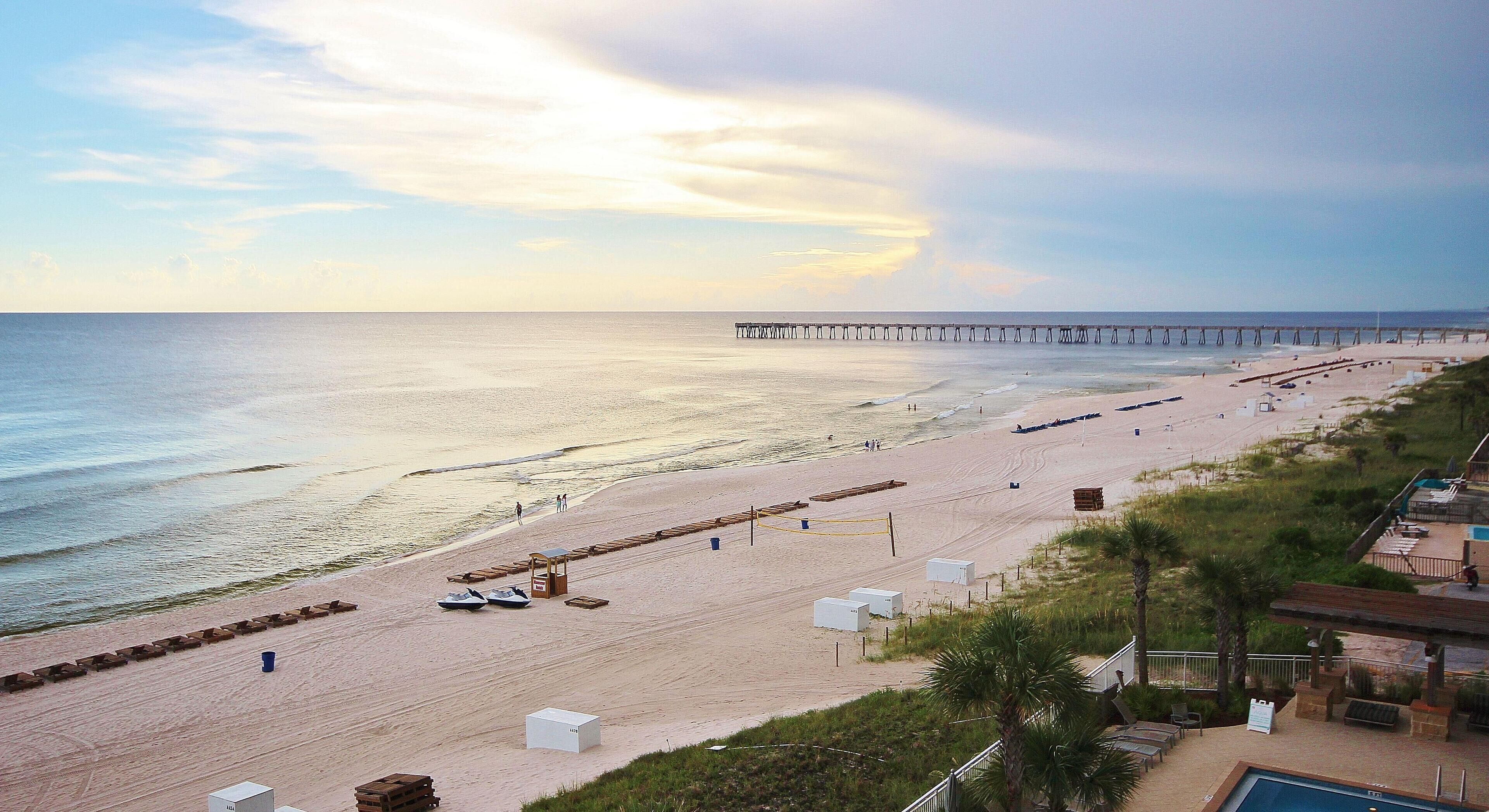 Aqua Resort by Teeming Vacation Rentals