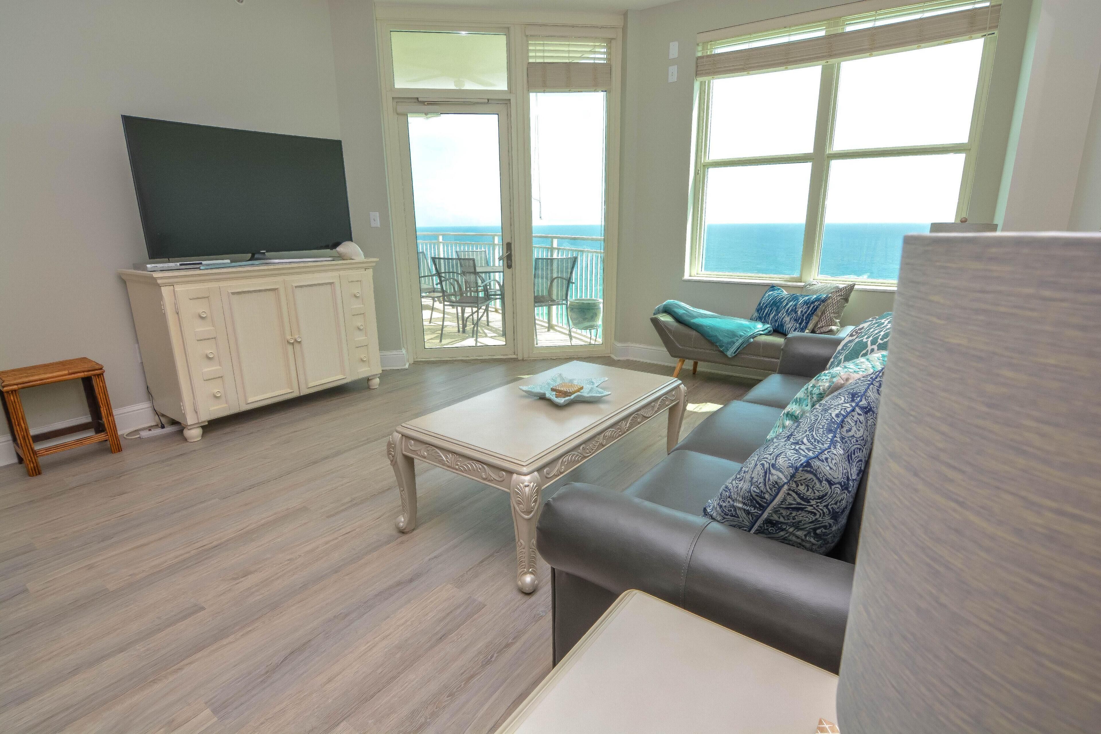 Aqua Resort by Teeming Vacation Rentals