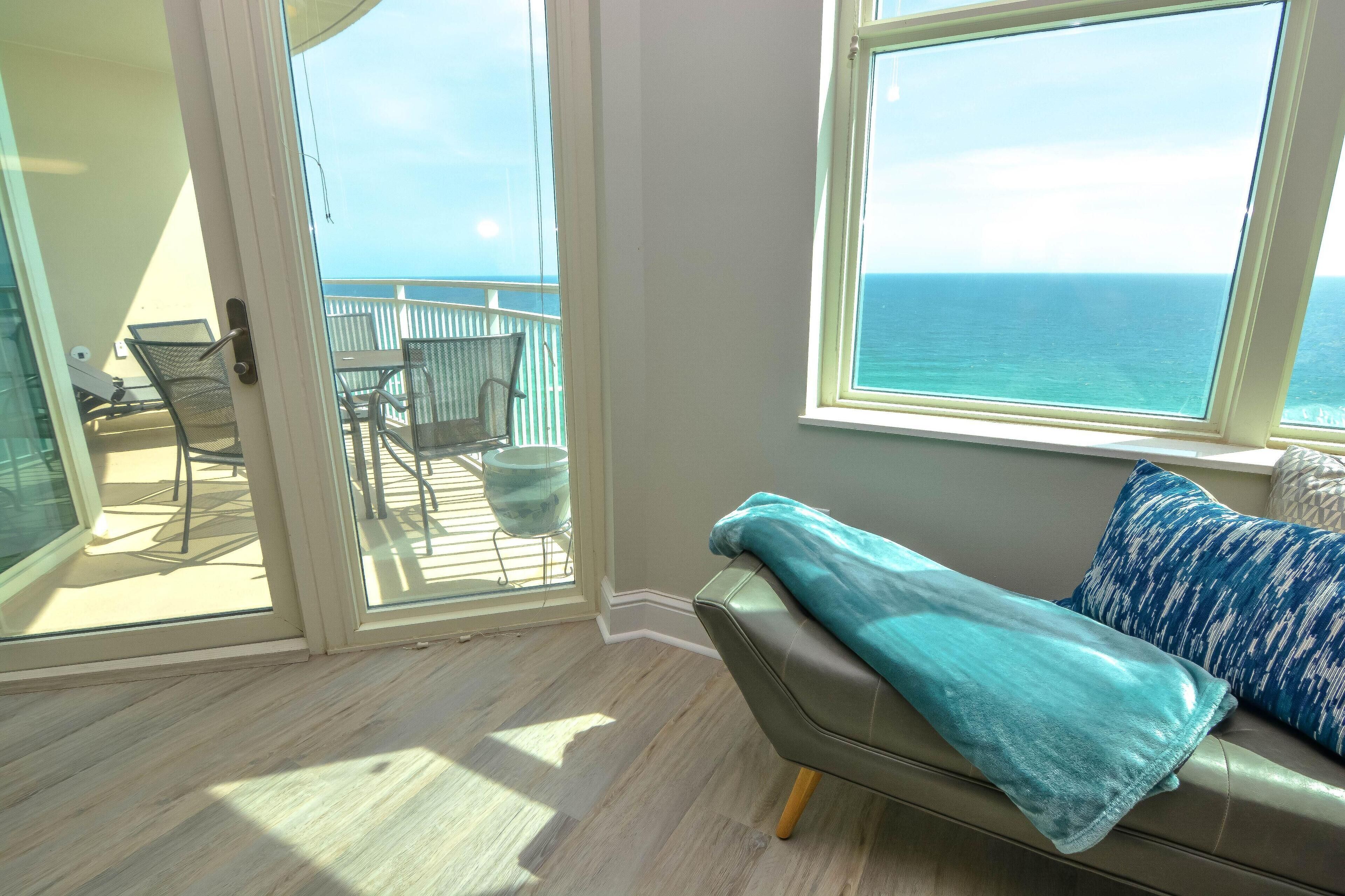 Aqua Resort by Teeming Vacation Rentals