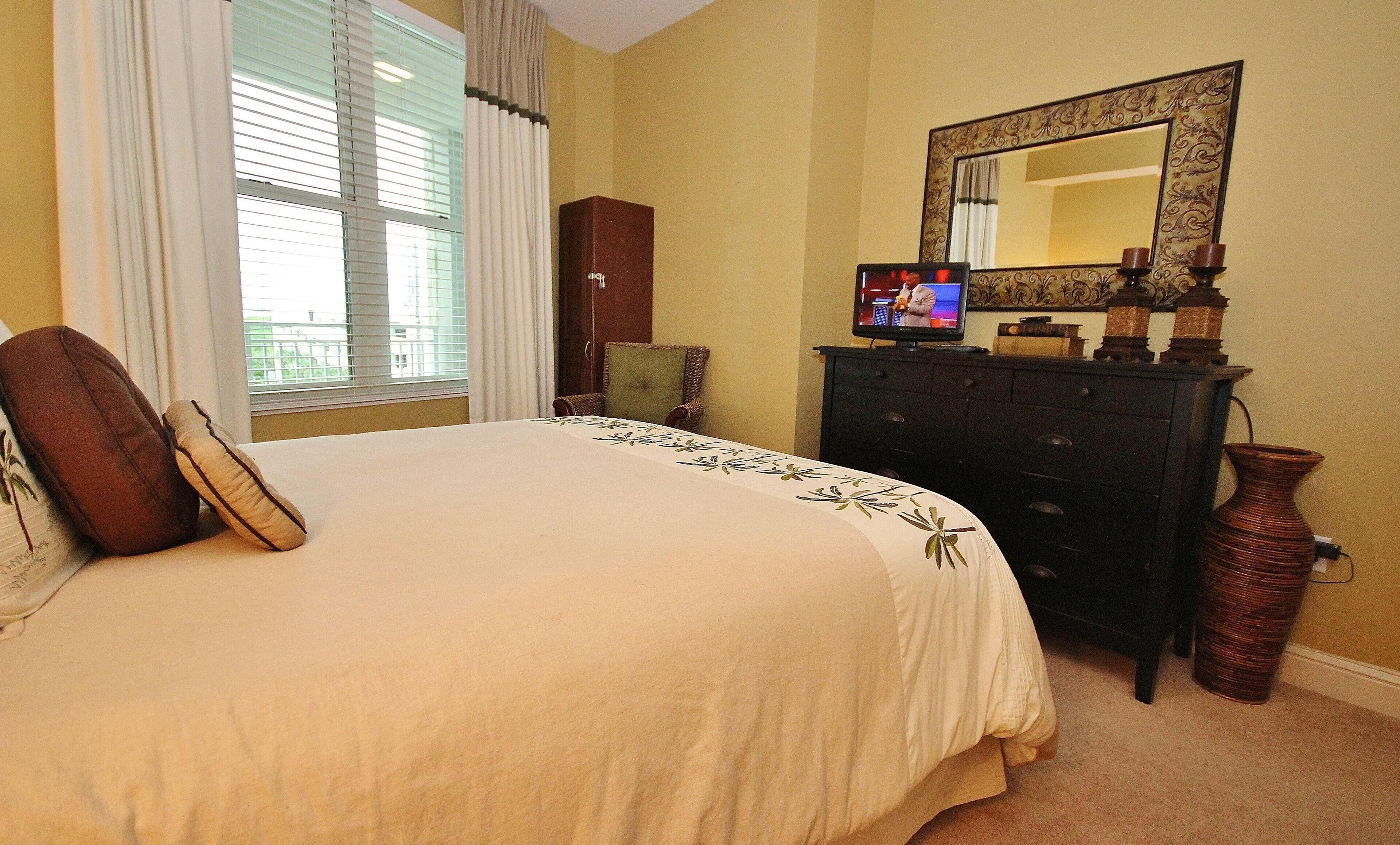 Aqua Resort by Teeming Vacation Rentals