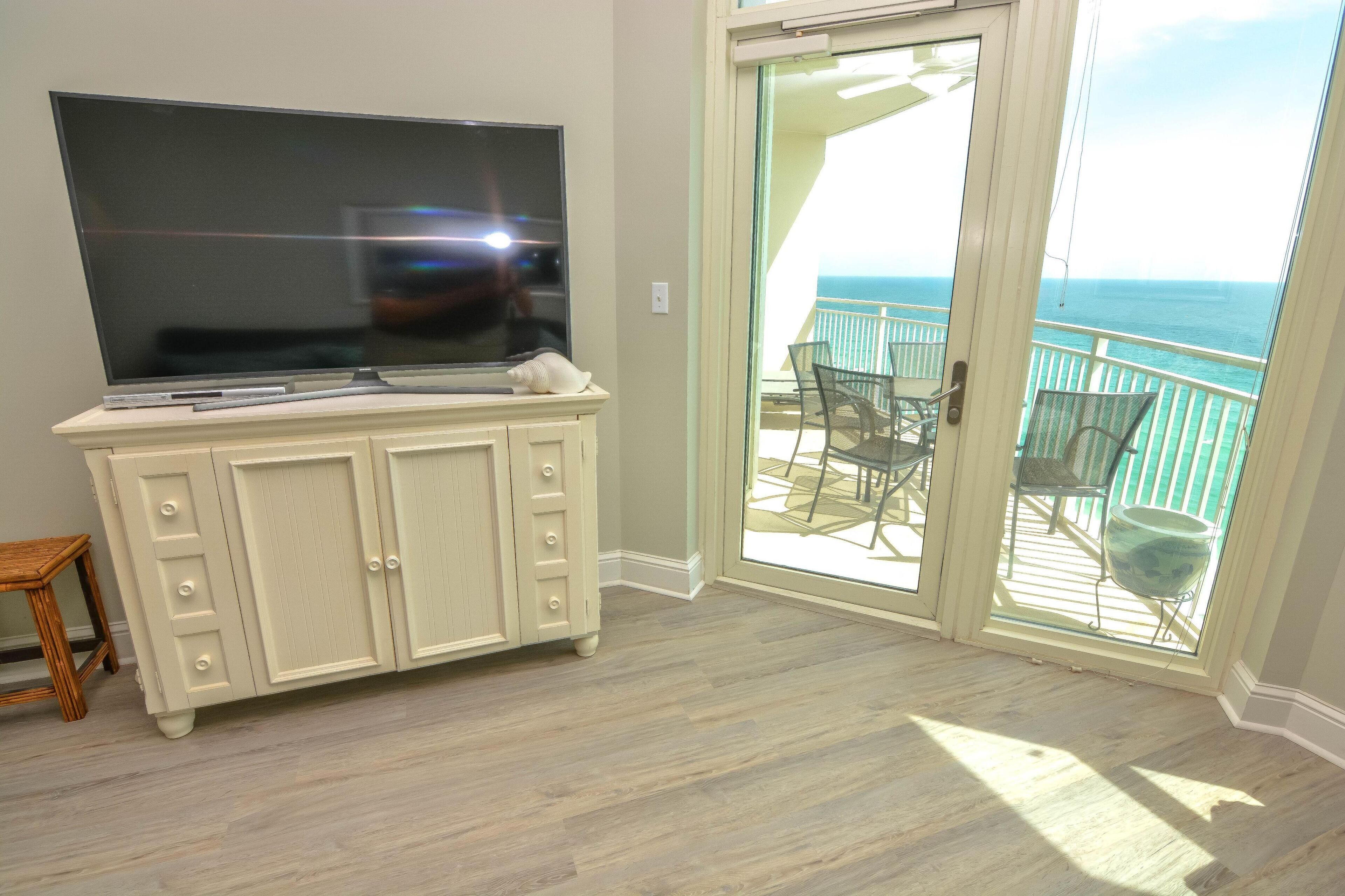 Aqua Resort by Teeming Vacation Rentals