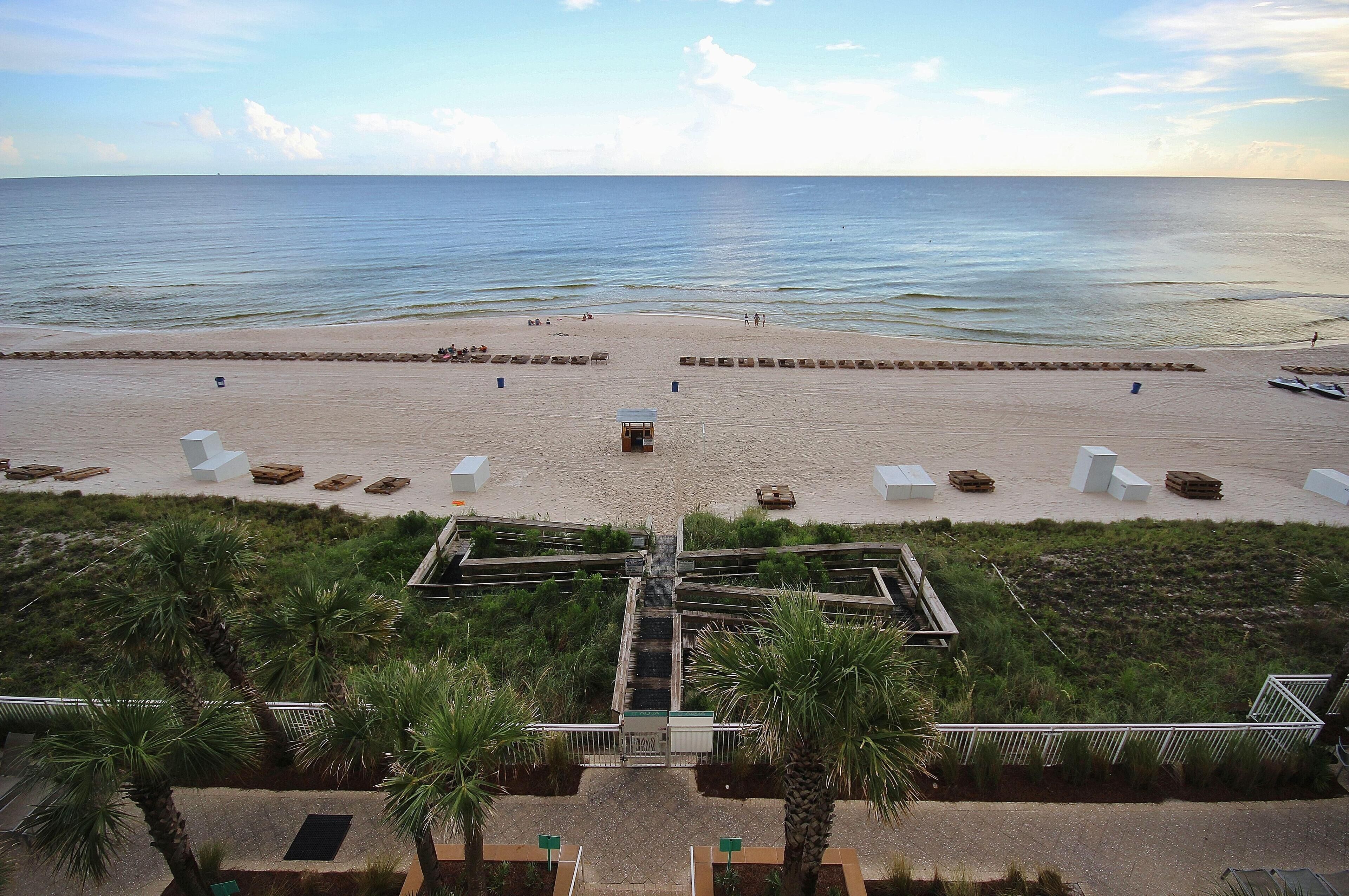 Aqua Resort by Teeming Vacation Rentals