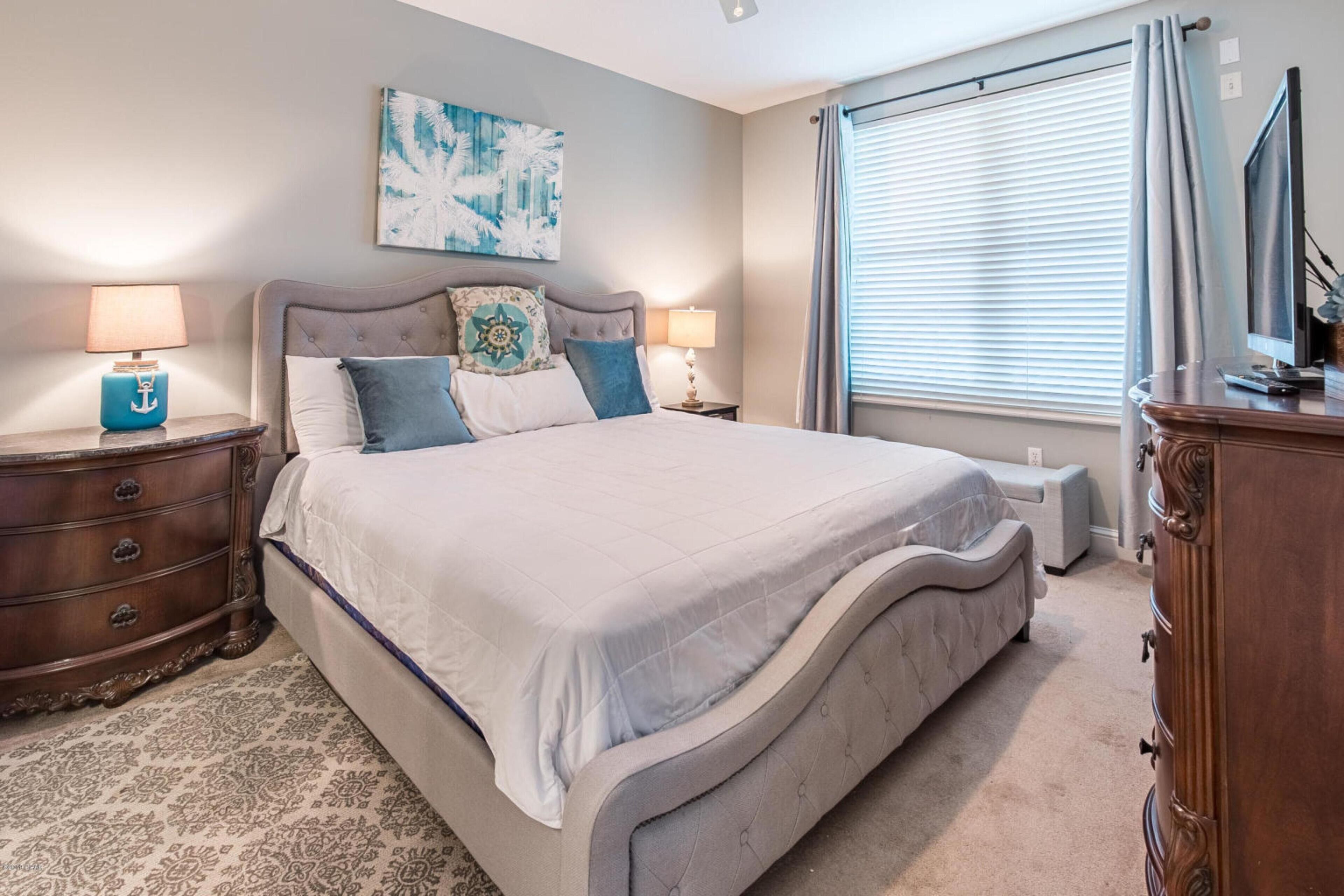 Aqua Resort by Teeming Vacation Rentals
