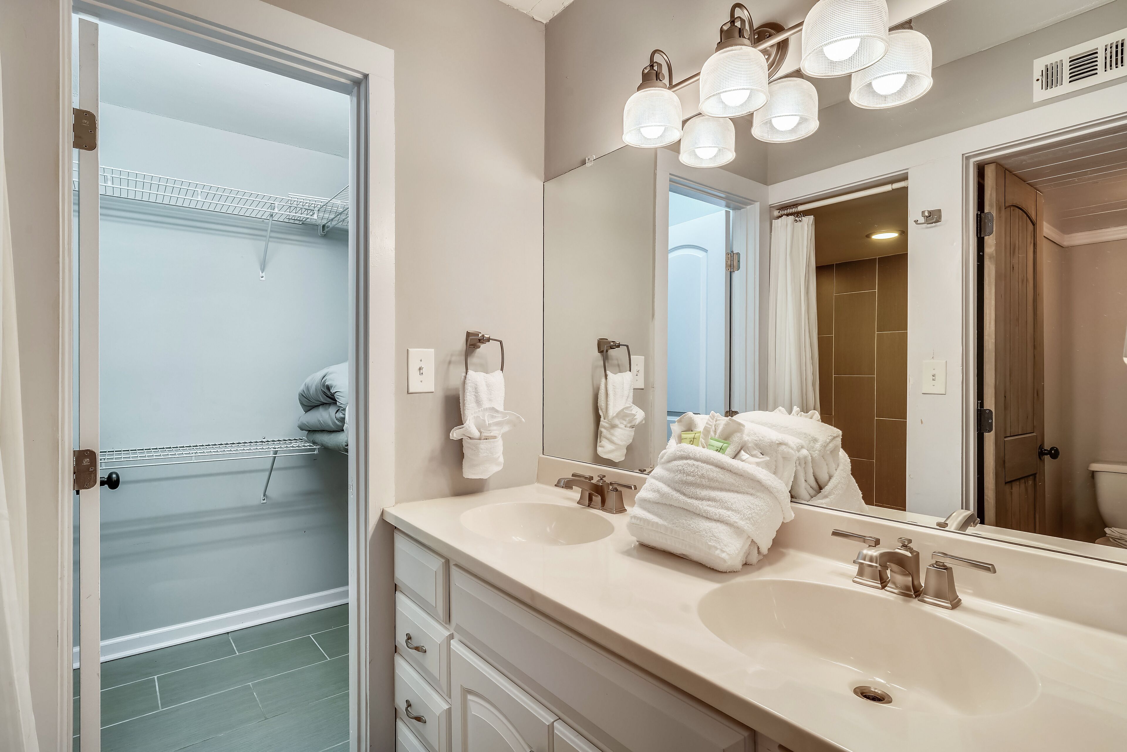 Aquavista Condominiums by Book That Condo