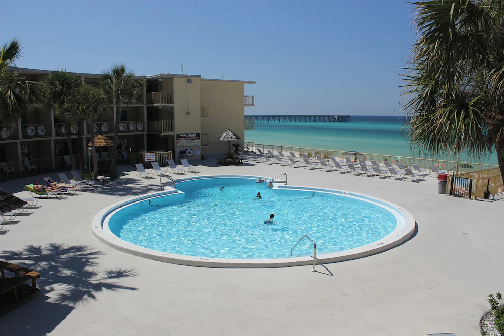 Chateau Beachfront Resort, BW Signature Collection