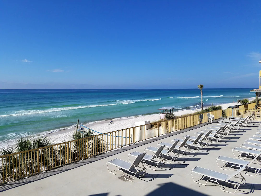 Chateau Beachfront Resort, BW Signature Collection