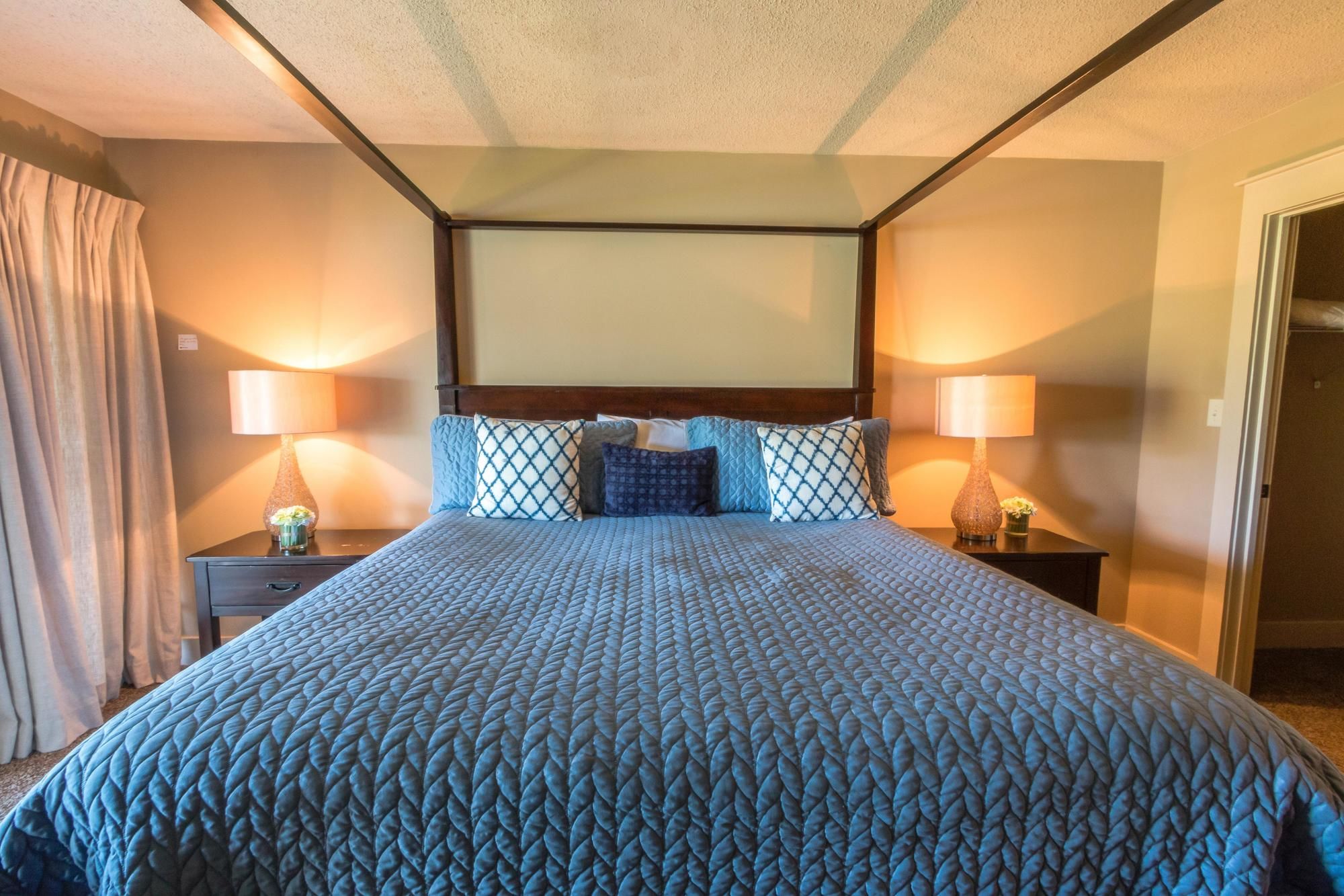 Edgewater Beach & Golf Resort by Book That Condo